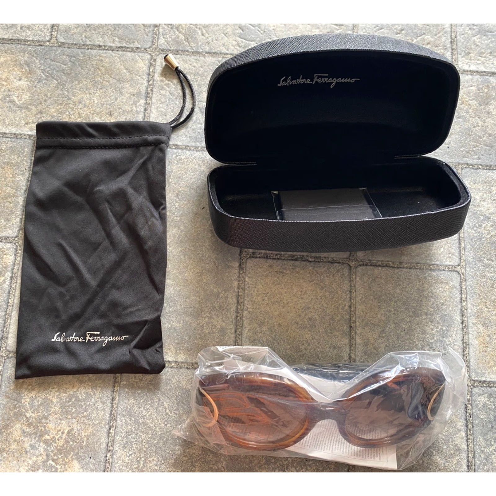 Salvatore Ferragamo VINTAGE Salvatore Ferragamo Signature Sunglasses SF811SL Women’s NWT Size ONE SIZE - 2 Thumbnail