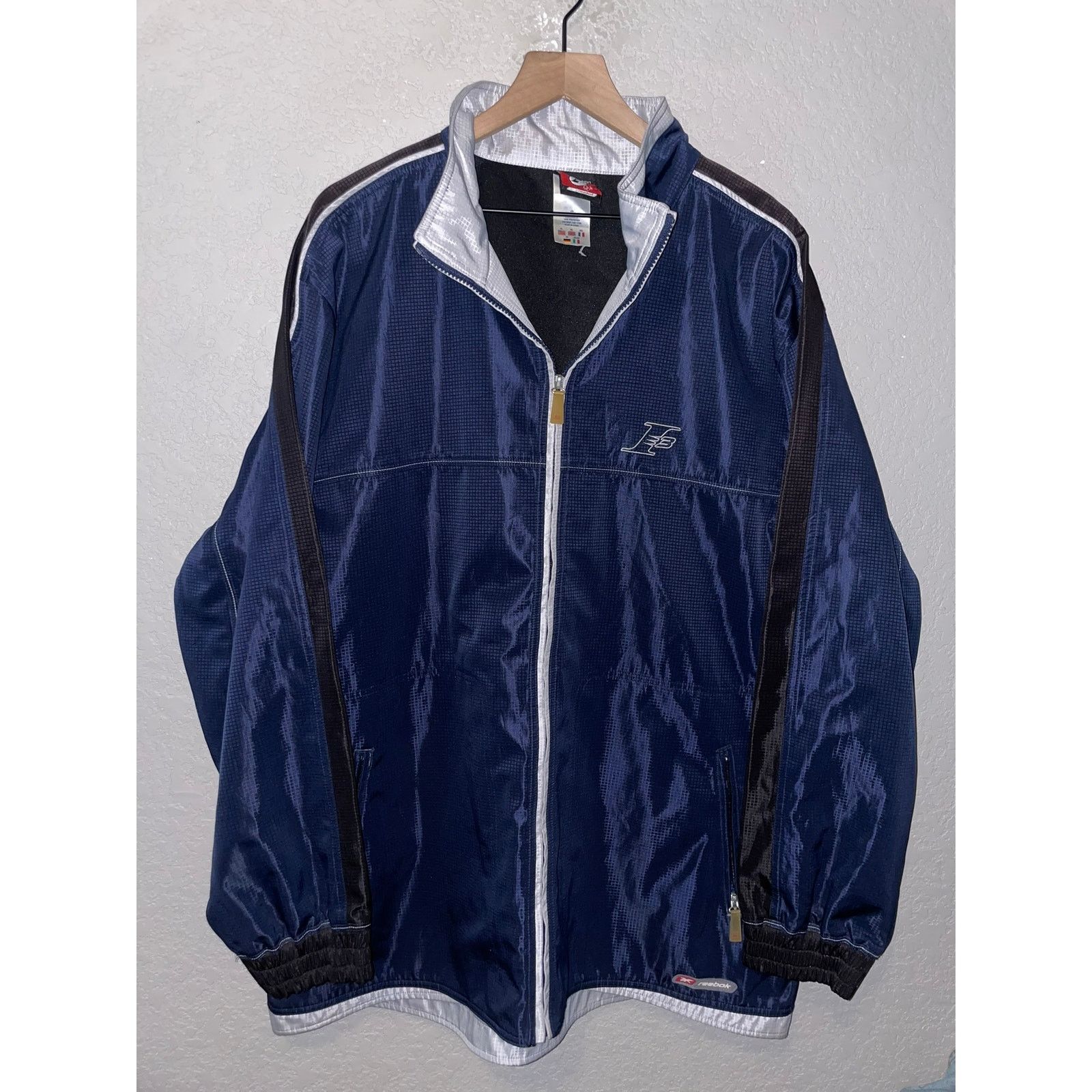 ジャケット・アウター Reebok IVERSON I3 Fooded Nylon Jacket XL Reebok Mens Iverson I3 Track Jacket, Black, X-Small at