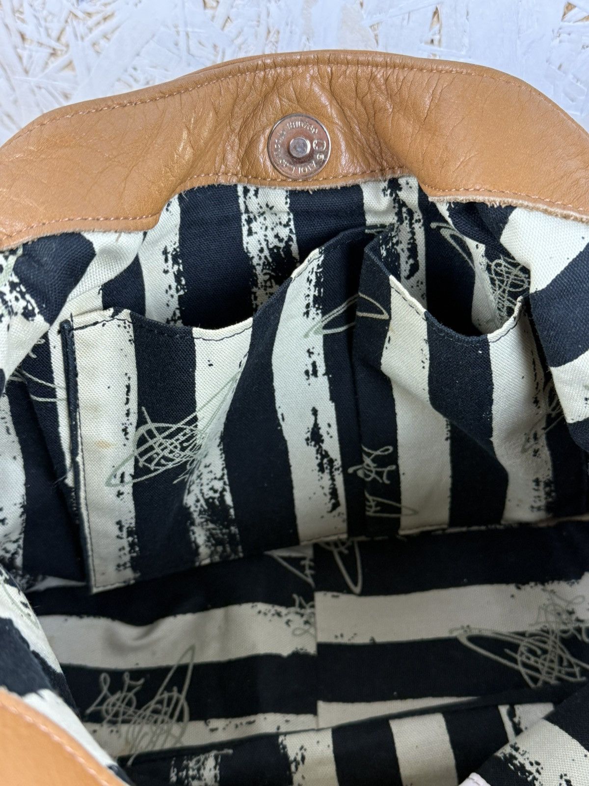 Vivienne Westwood Vivienne Westwood Embossed Orb Leather Handbag Bag Brown Size ONE SIZE - 12 Thumbnail