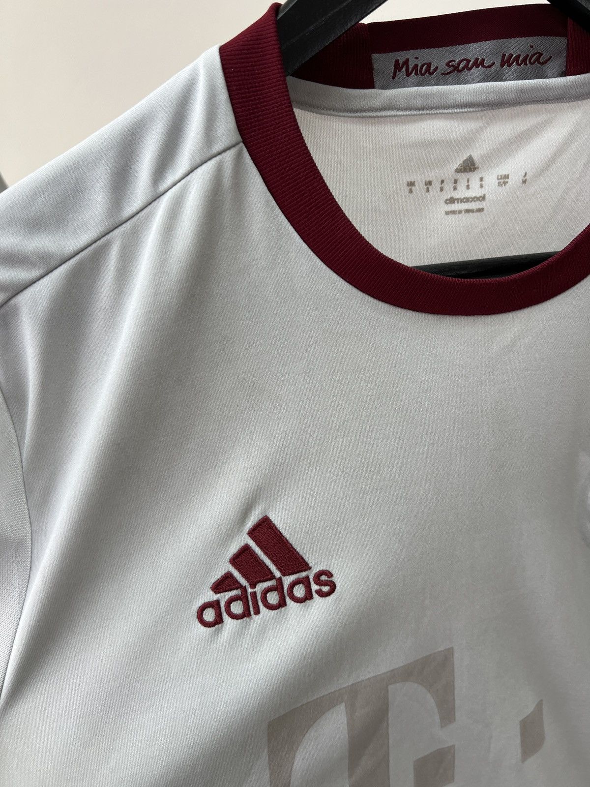 Adidas BAYERN MUNICH 2016 2017 THIRD SHIRT FOOTBALL SOCCER JERSEY Size US S / EU 44-46 / 1 - 9 Thumbnail