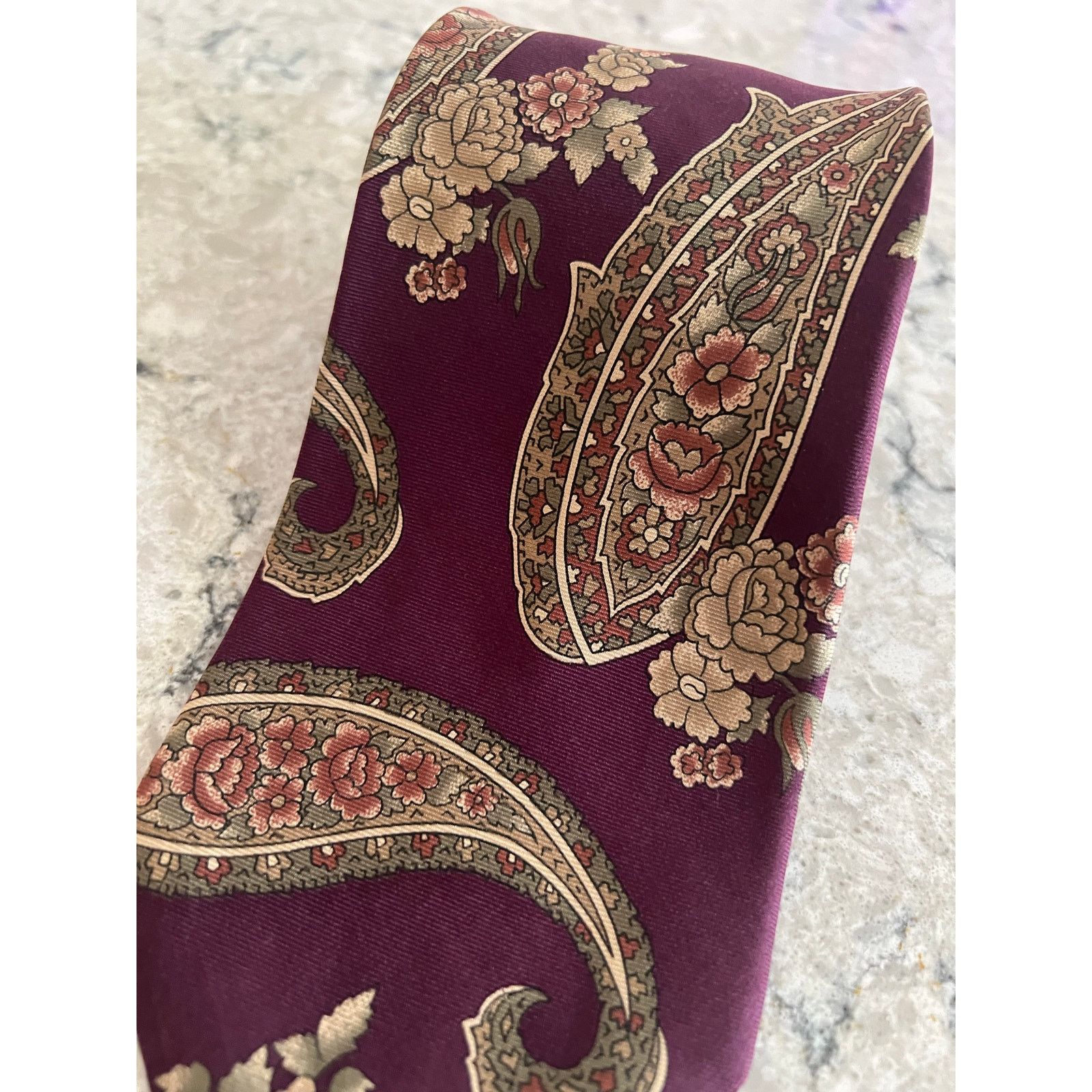 Bill Blass Bill Blass Men's 100% Silk Neck Tie Magenta Gold Paisley JJ Size ONE SIZE - 2 Thumbnail