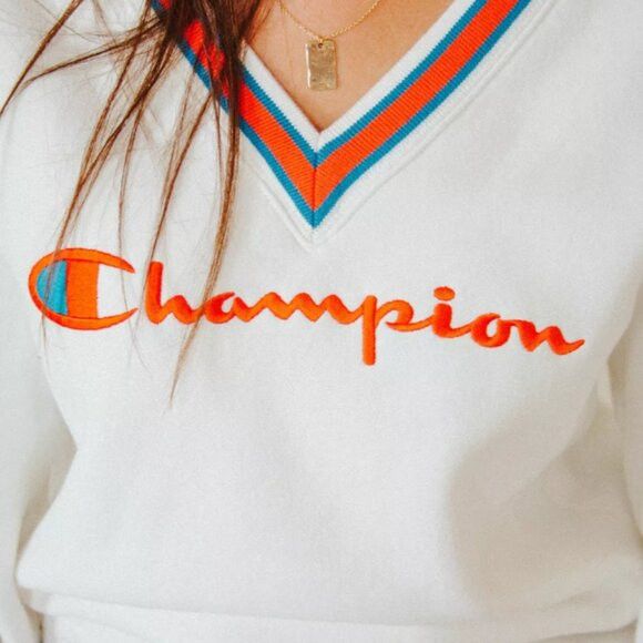 Champion × Urban Outfitters × Vintage Champion Vintage UO Exclusive Fleece V-Neck Sweatshirt Size S / US 4 / IT 40 - 2 Thumbnail