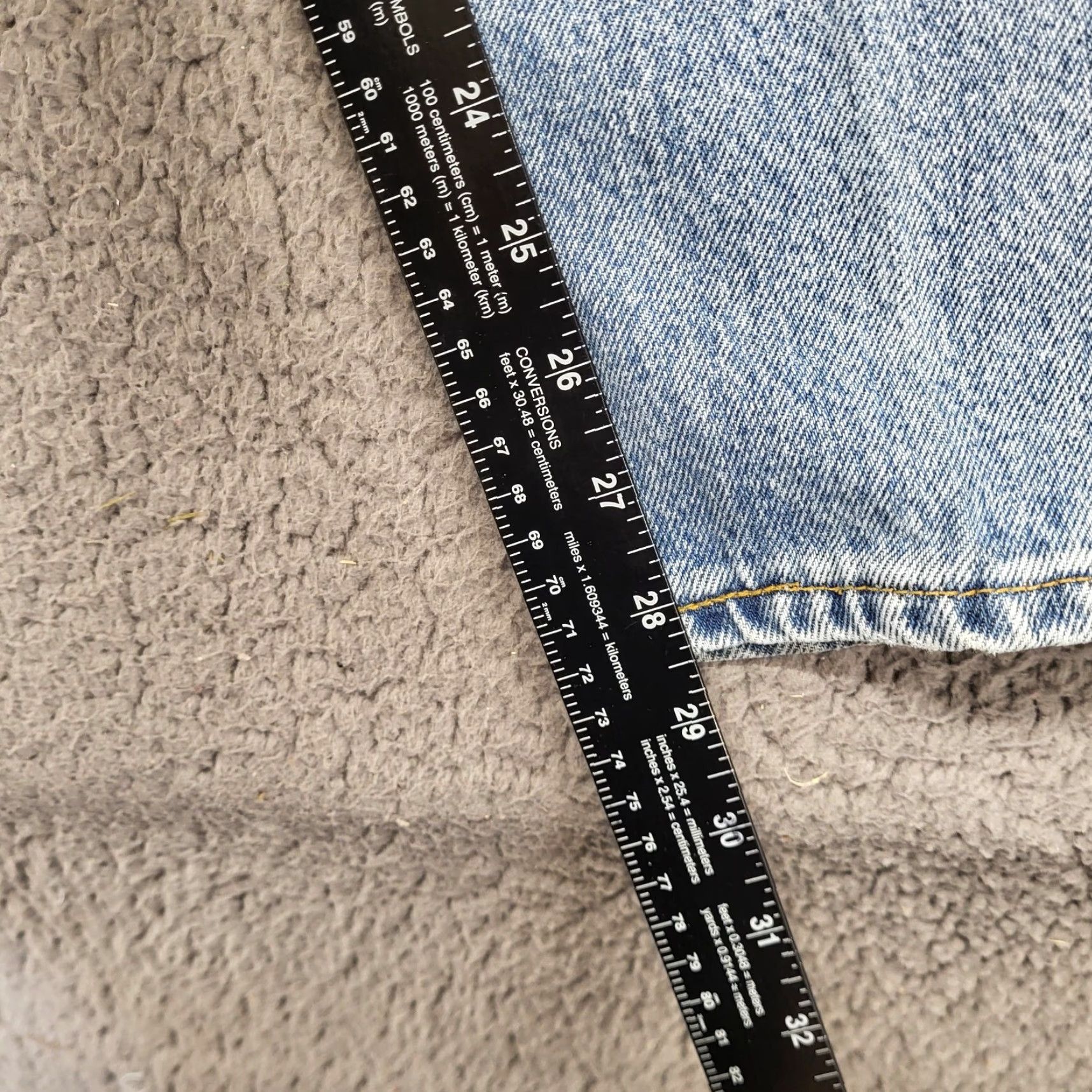 Levi's VINTAGE Levi's 550 Light Wash Relaxed Fit Tapered Leg Jeans Size 7 Short Women/Boys? No—Gender not specified. Size 28" / US 6 / IT 42 - 7 Thumbnail