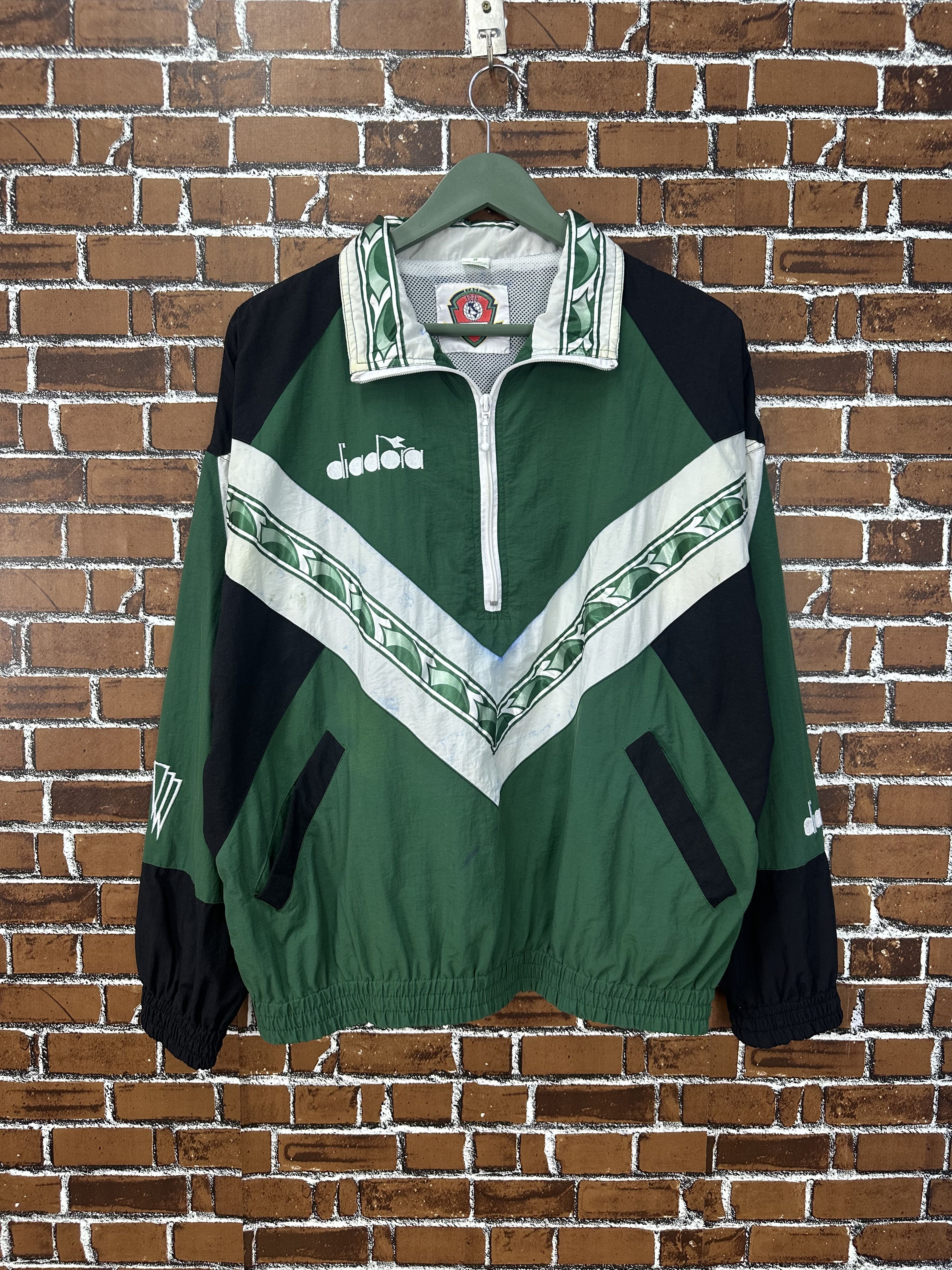 90s Vintage Diadora Baggy Nylon Jacket Z327