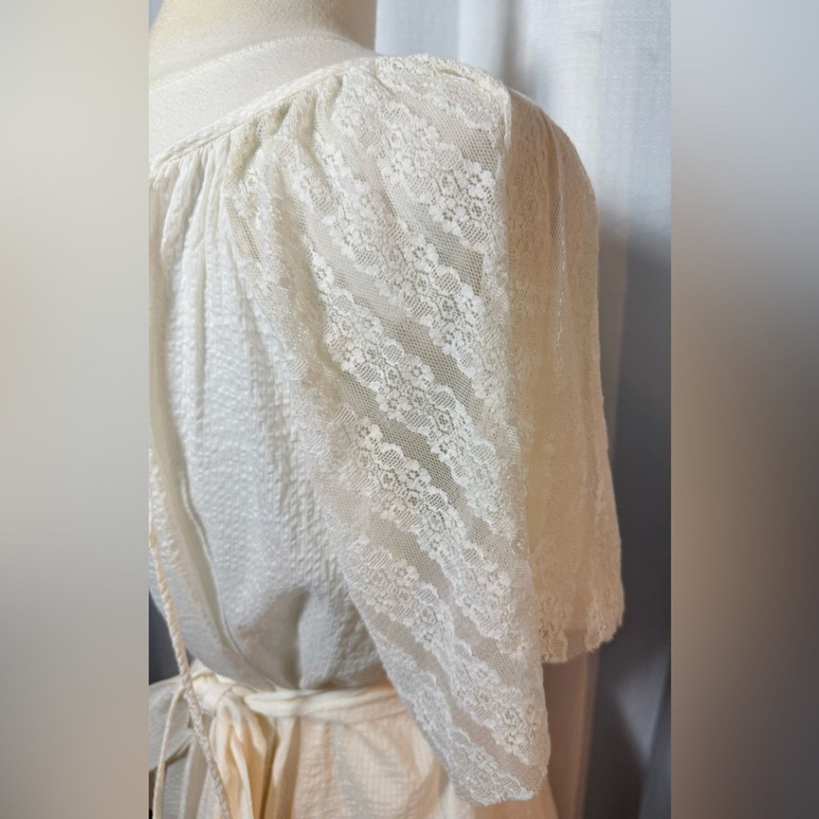 & Other Stories Chic White Lace Flutter Sleeve Blouse Size L / US 10 / IT 46 - 7 Thumbnail