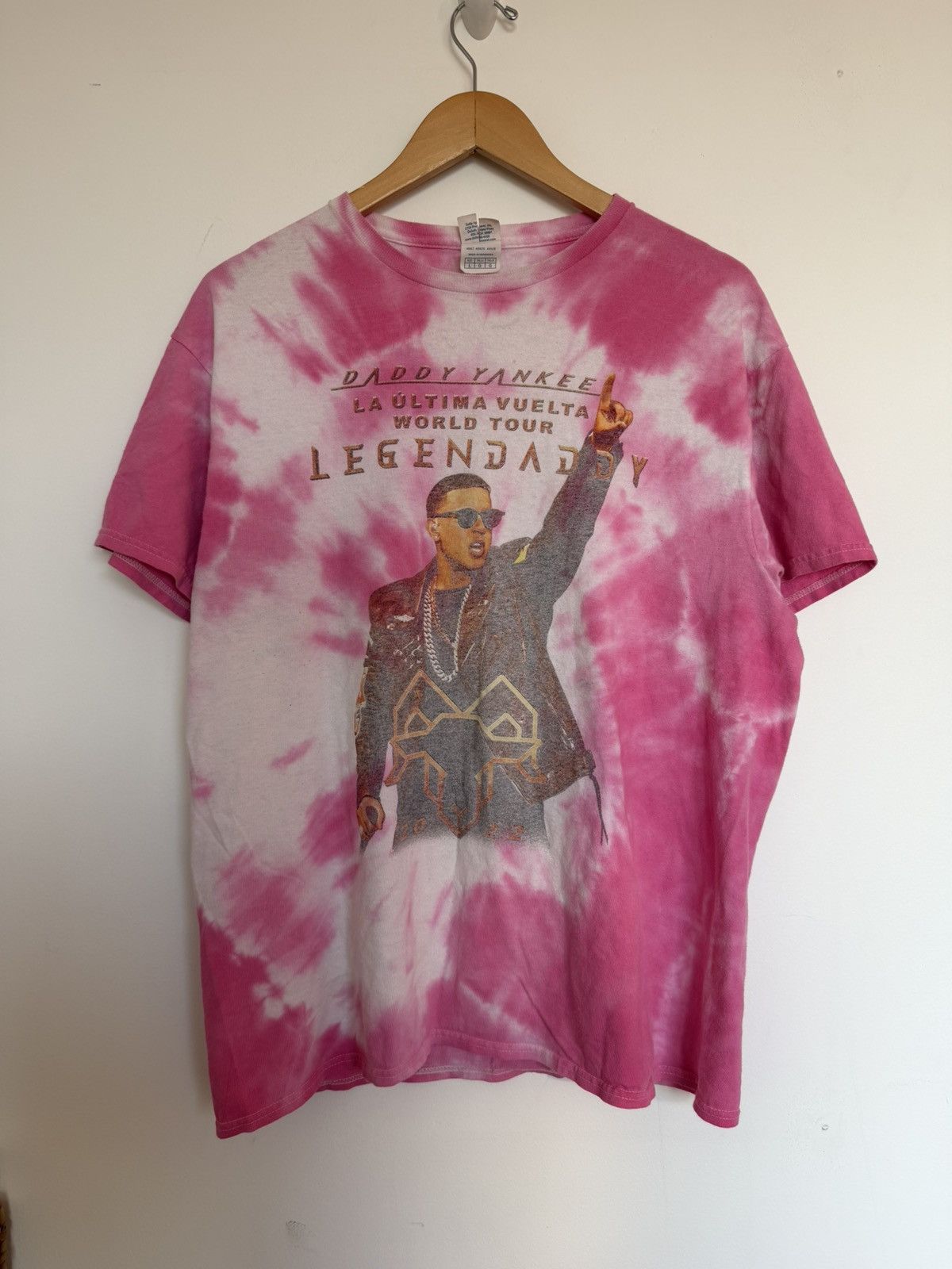 Band Tees Daddy Yankee La Última Vuelta Tour 2022 Pink Tie Dye Tee L Size US L / EU 52-54 / 3 - 1 Thumbnail