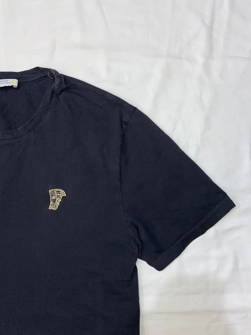 Versace VINTAGE VERSACE MEDUSA LOGO T SHIRT Y2K LUXURY TEE OLD MONEY Size US L / EU 52-54 / 3 - 11 Thumbnail
