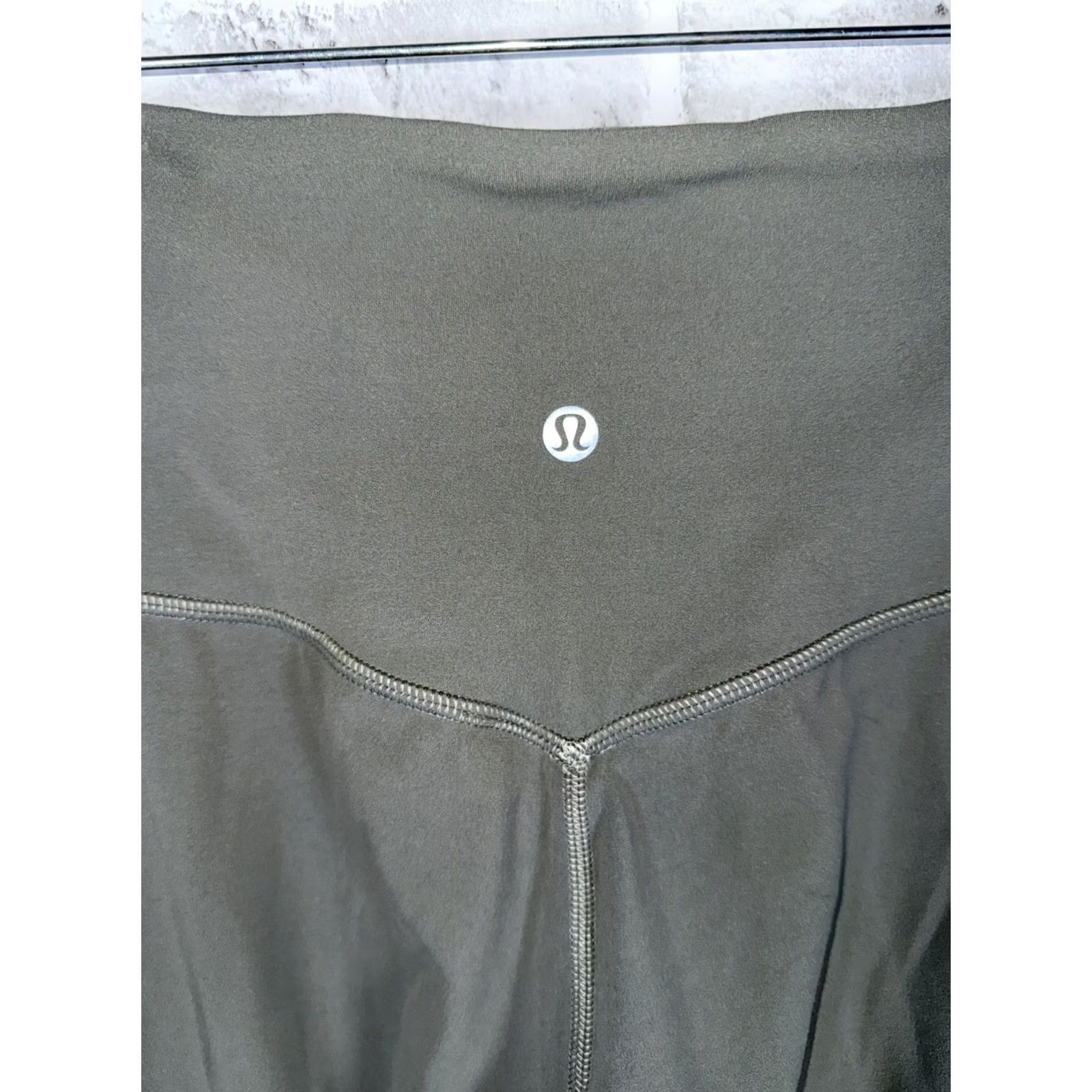 Lululemon LULULEMON Green Athletic Yoga Pants Womens 6 Cropped Activewear Yoga Pants Womens 6 Green LULULEMON Womens Size 28" / US 6 / IT 42 - 6 Thumbnail