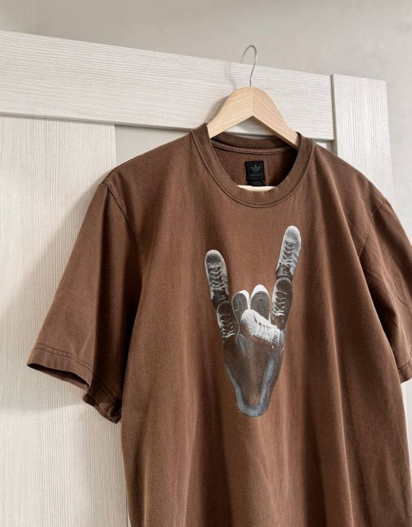 Japanese Brand × Vintage Adidas Tee Vintage Faded Logo Tee Size US L / EU 52-54 / 3 - 7 Thumbnail