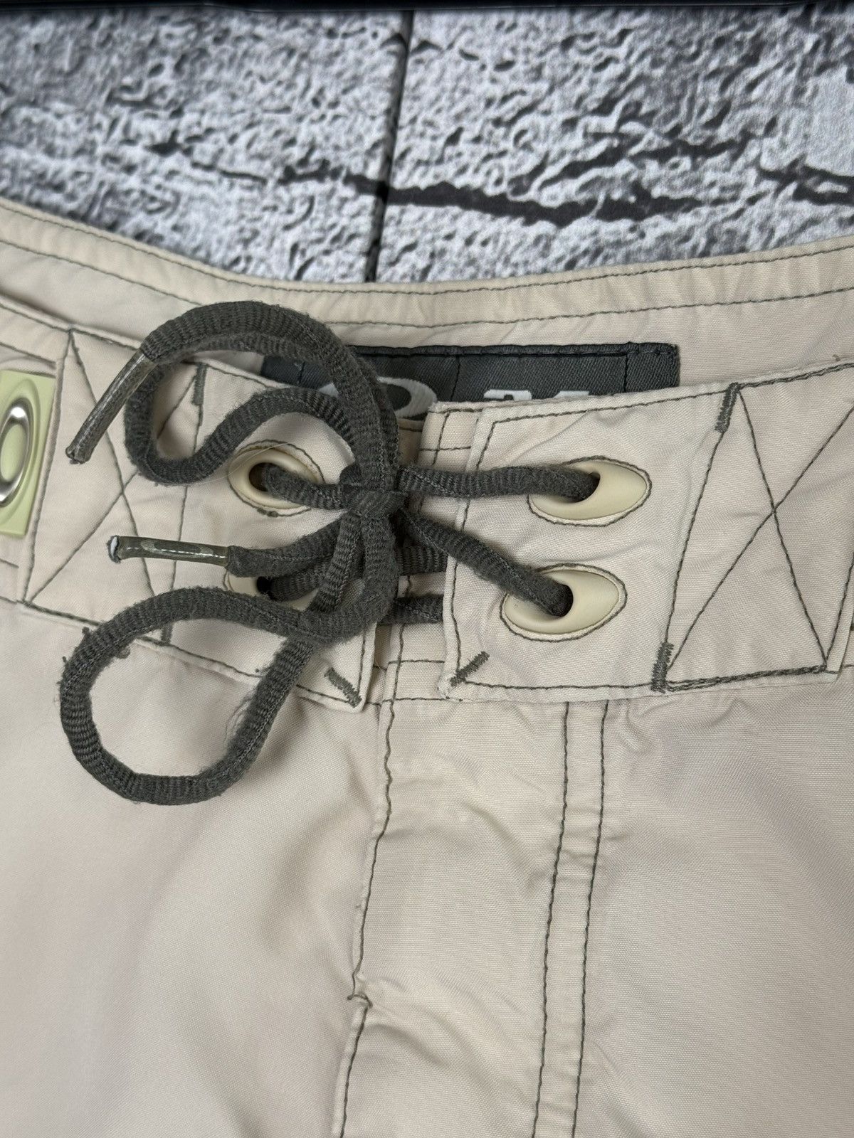 Oakley Vintage Oakley Beige Board Shorts Surf Swim Trunks Big Logo Size US 34 / EU 50 - 15 Thumbnail