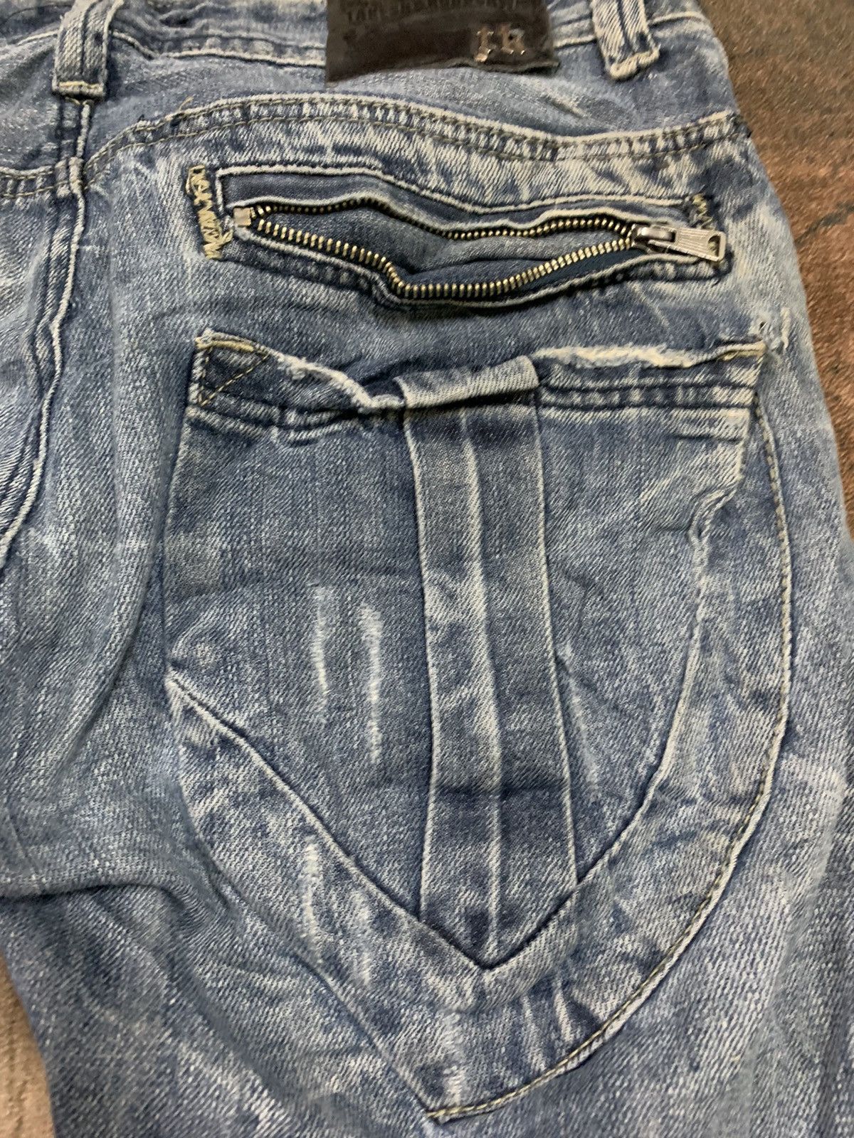 Japanese Brand DISTRESSED PUNK SLIM JEANS LOT OF BUTTON BY TAKESHY KUROSAWA Size US 31 - 15 Thumbnail