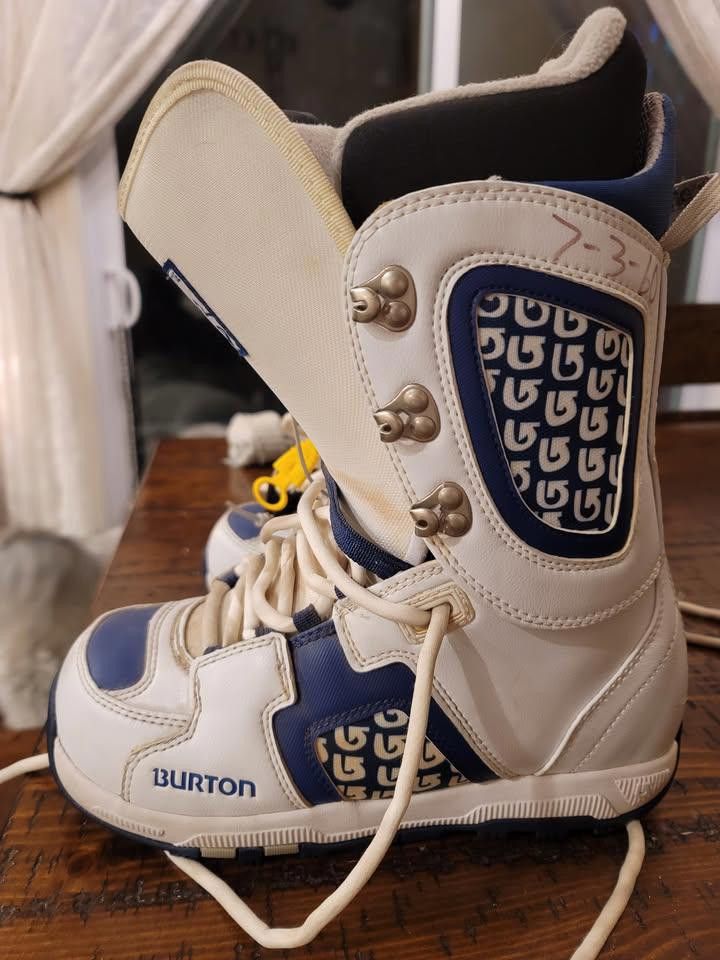 Designer Burton Freestyle snowboarding boots Size ONE SIZE - 5 Thumbnail