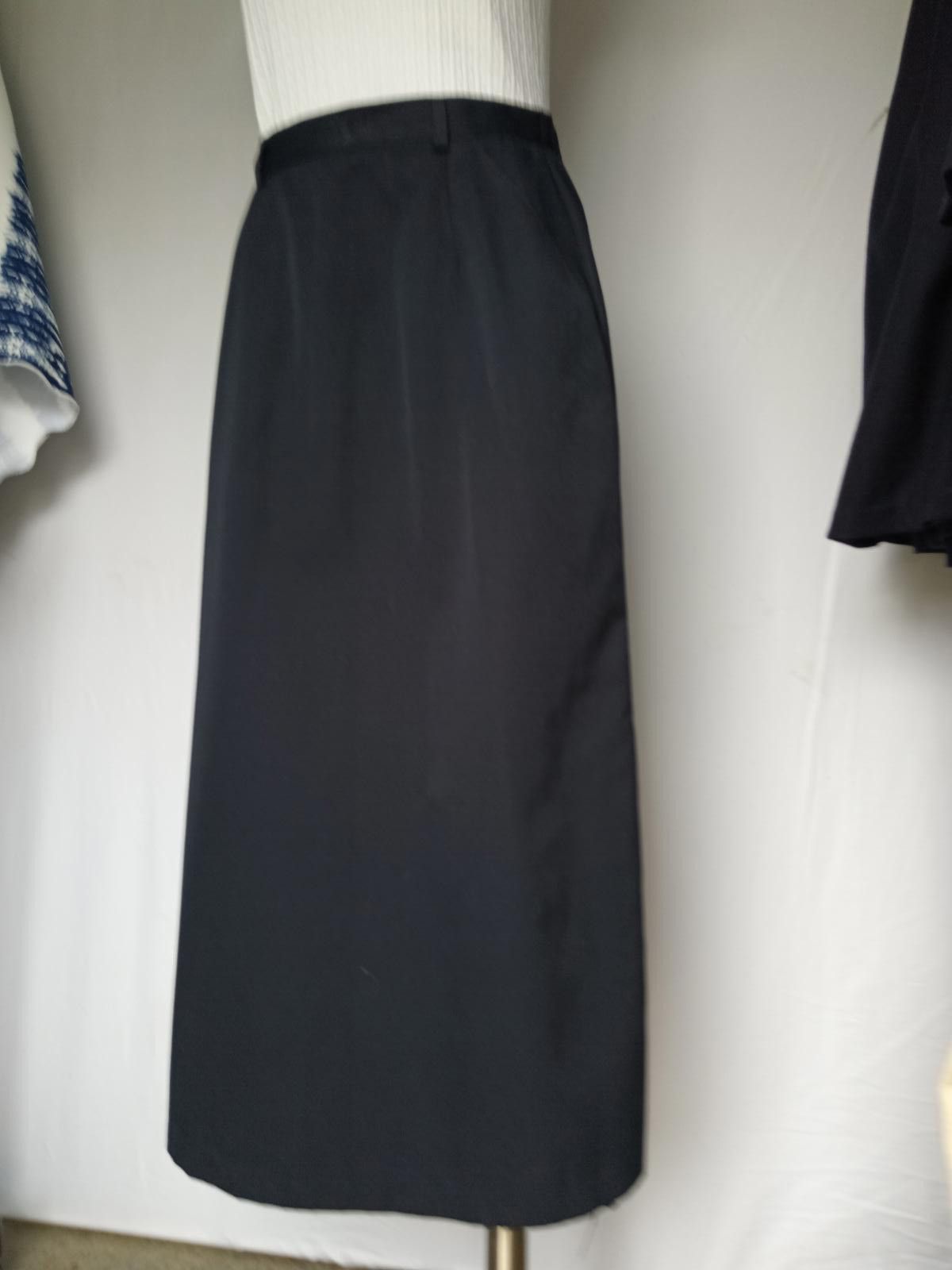 Designer Classic Black Midi Skirt Size 32" / US 10 / IT 46 - 4 Thumbnail