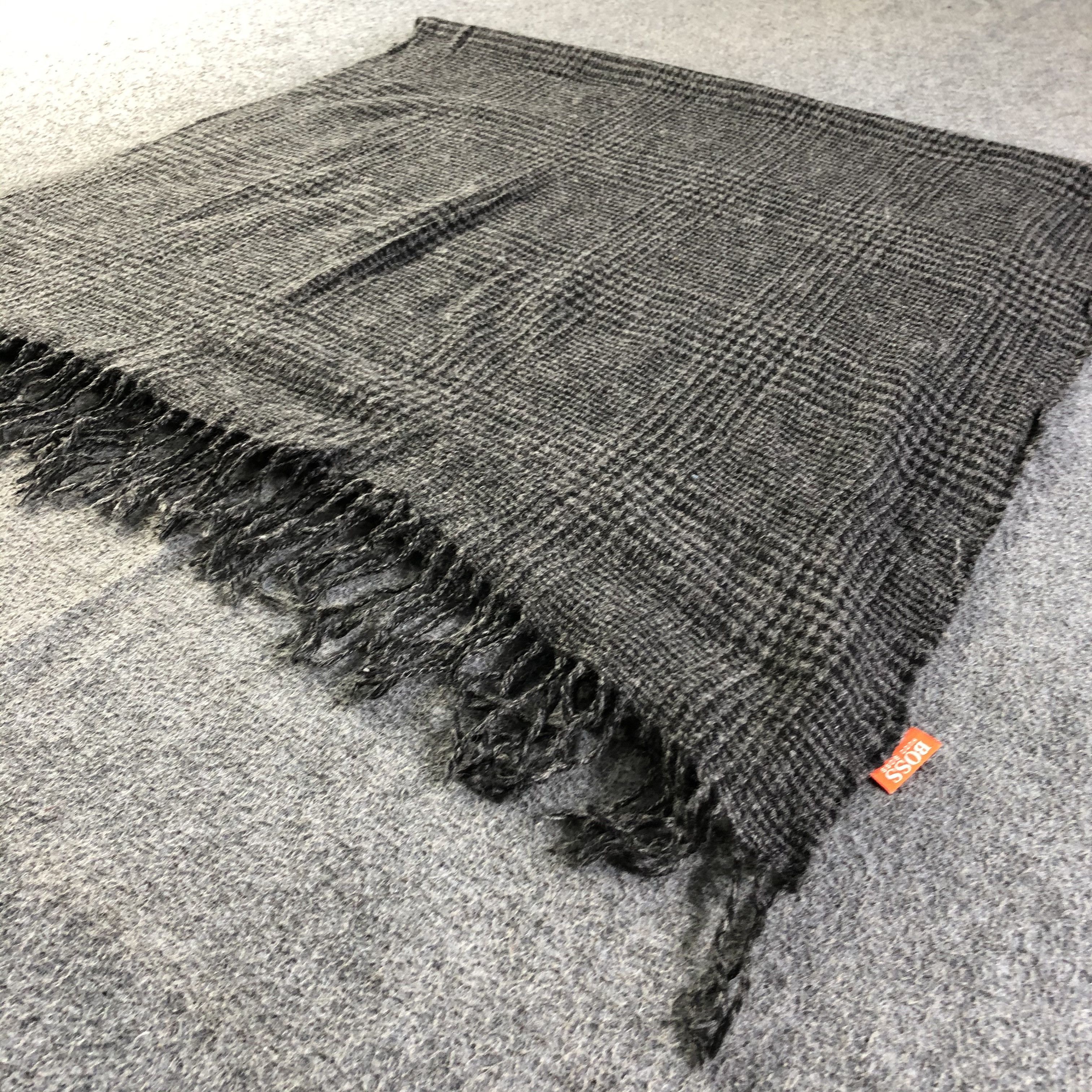Hugo Boss Hugo Boss Scarf / Muffler / Neckwear P660 Size ONE SIZE - 3 Thumbnail