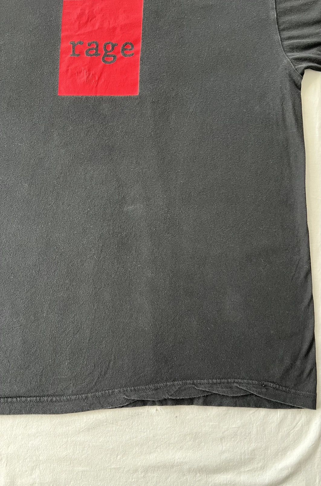 Band Tees Vintage 90s Rage Against the Machine Guerrilla Radio T-shirt Size US XL / EU 56 / 4 - 7 Thumbnail