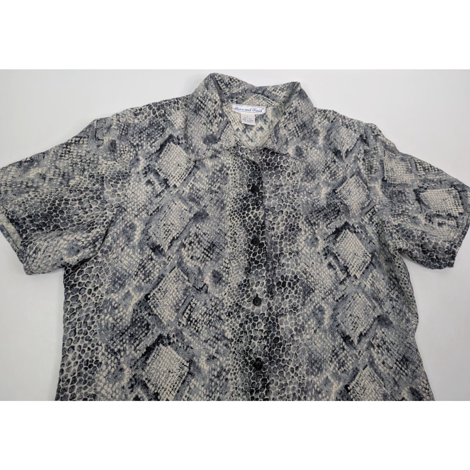 Skin Anna & Frank Shirt Blouse Silk Knit Animal Print Gray L Womens Short Sleeve Collared Button Loop Vintage 90s Size L / US 10 / IT 46 - 2 Thumbnail
