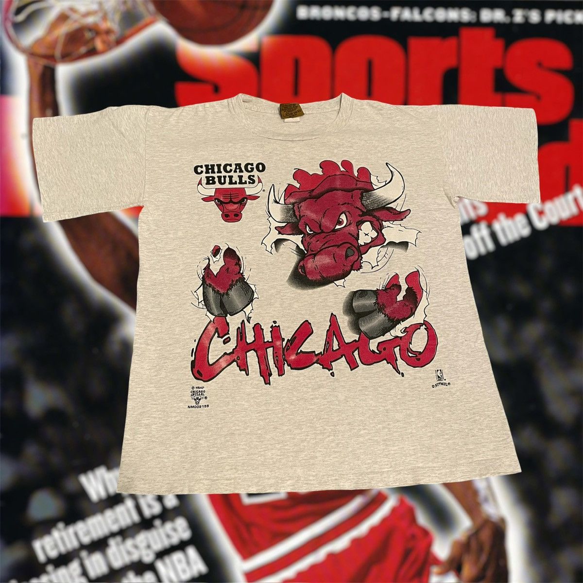 NBA × Nutmeg × Vintage Vintage 1990s NBA Chicago Bulls Break Thru Basketball Tee Size US M / EU 48-50 / 2 - 1 Thumbnail