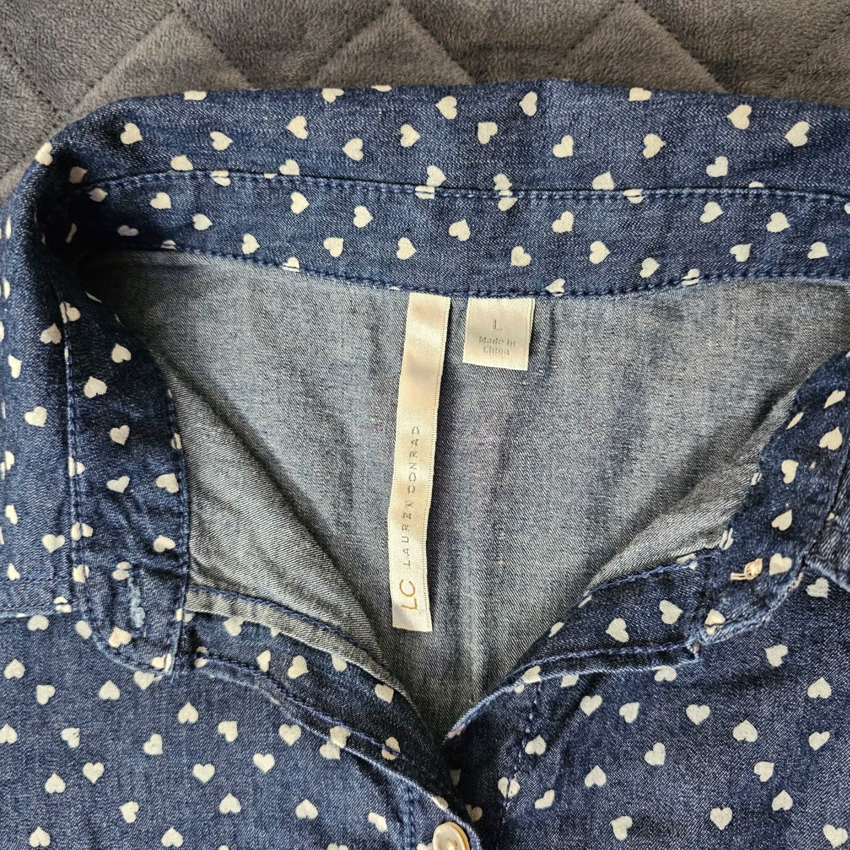 Vintage LC Lauren Conrad Large Button-Up Shirt Long Sleeve Blue Casual Heart Print Womens Size L / US 10 / IT 46 - 7 Thumbnail