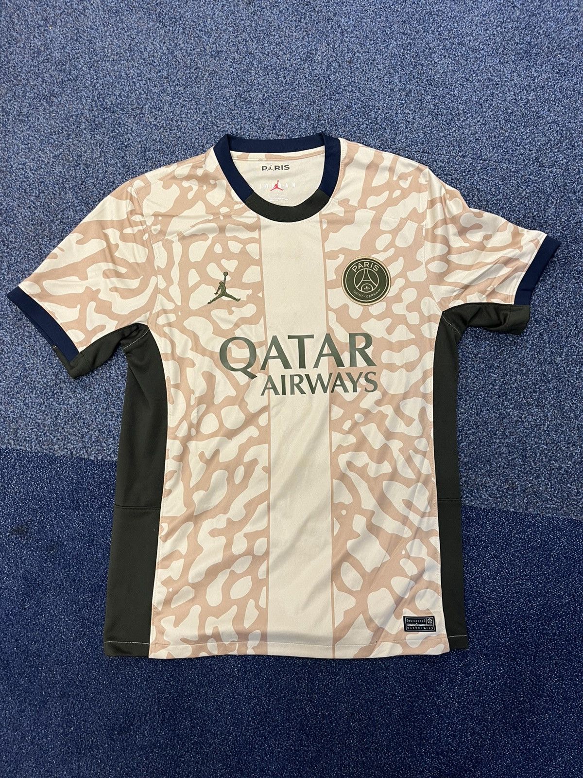 Jordan Brand × Nike Nike Air Jordan PSG 23/24 Stadium 4th Jersey FD6504-201 Size US M / EU 48-50 / 2 - 1 Thumbnail