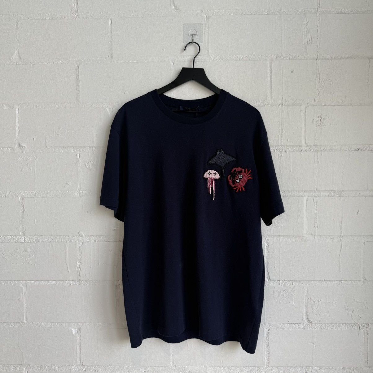 Louis Vuitton Louis Vuitton Crab Beaded Tee Size US XL / EU 56 / 4 - 1 Thumbnail