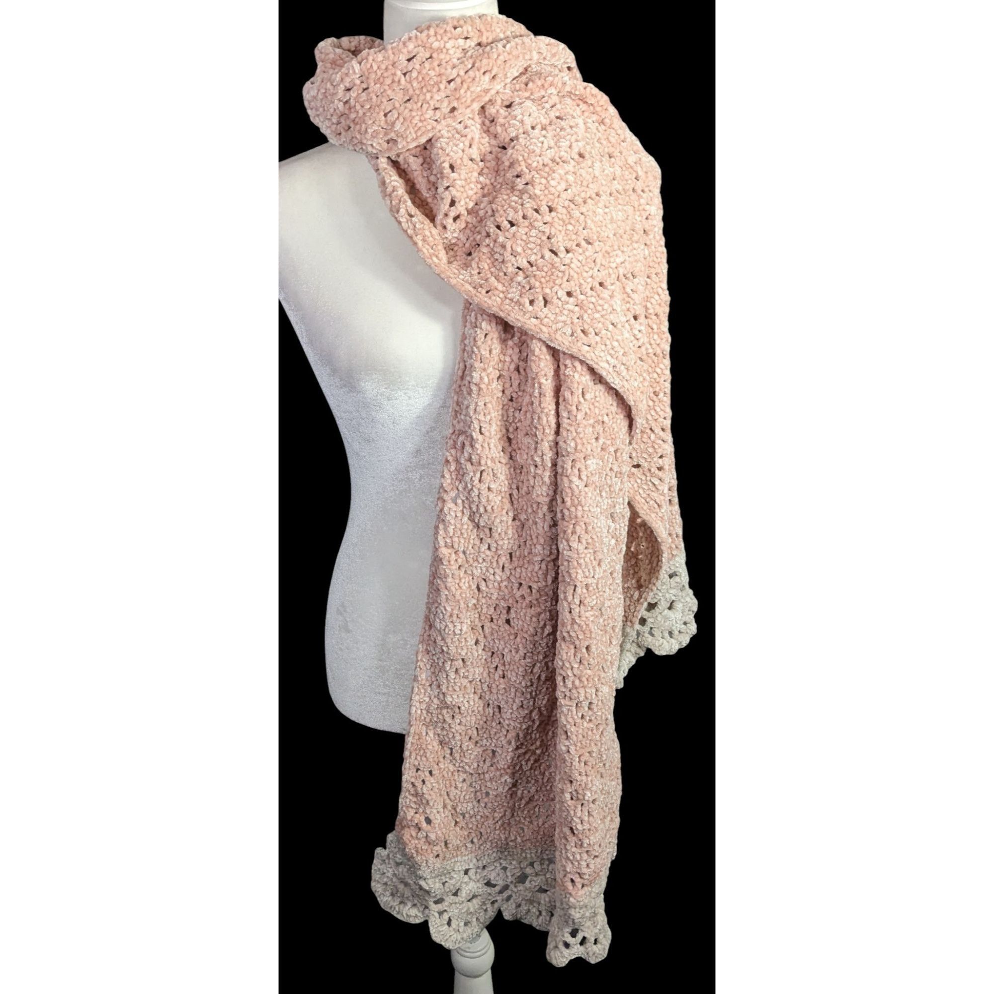 Handmade Handmade Vintage Chenille Crochet Scarf With Scalloped Trim Size ONE SIZE - 1 Thumbnail