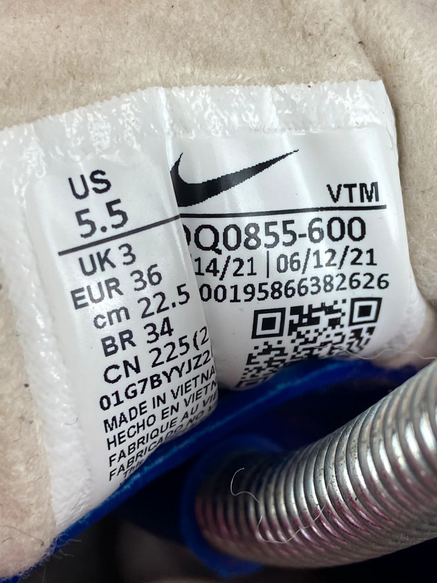 Nike Nike pink white running Size US 6 / IT 36 - 8 Thumbnail