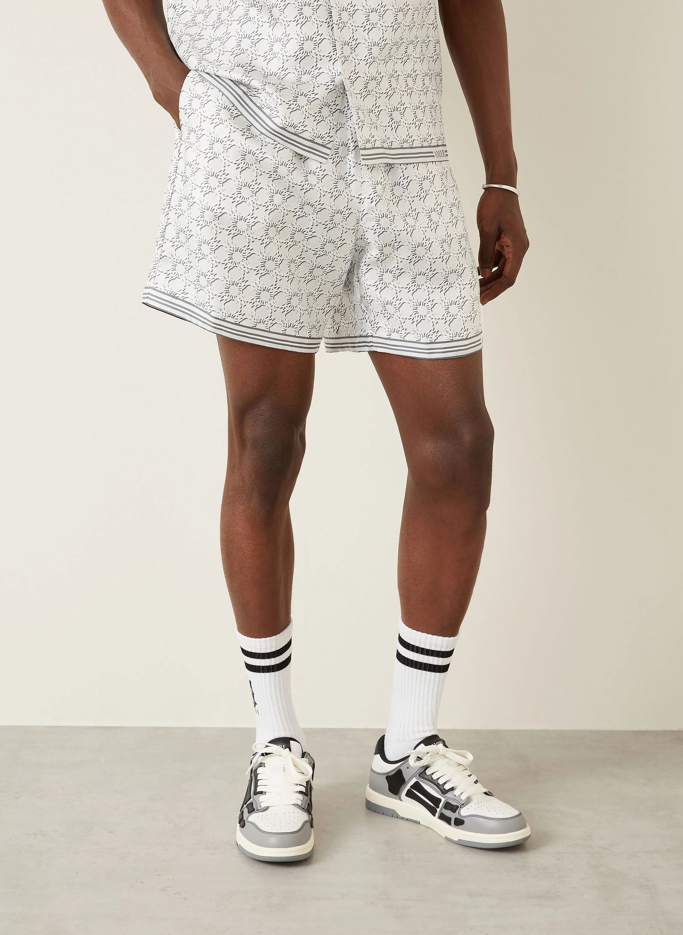 Amiri o1h1sh10525 Ma Quad Shorts in White Size US 36 / EU 52 - 3 Thumbnail
