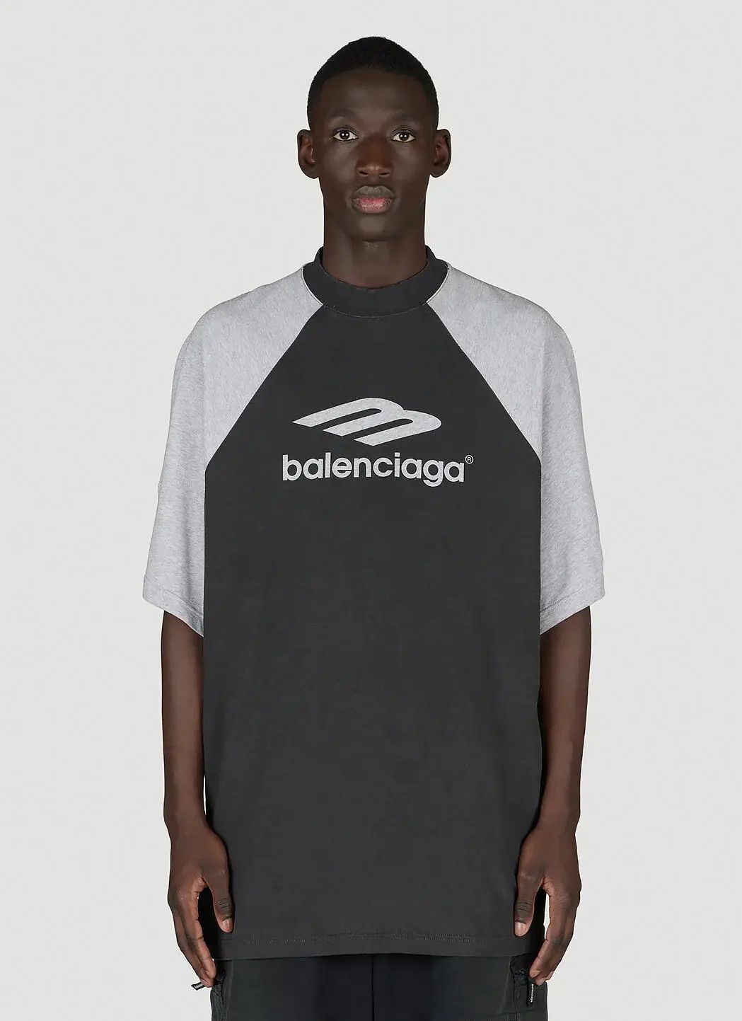 Balenciaga o1w1db11225 Raglan Oversized T-Shirt in Heather Grey/Black Size US XL / EU 56 / 4 - 2 Thumbnail