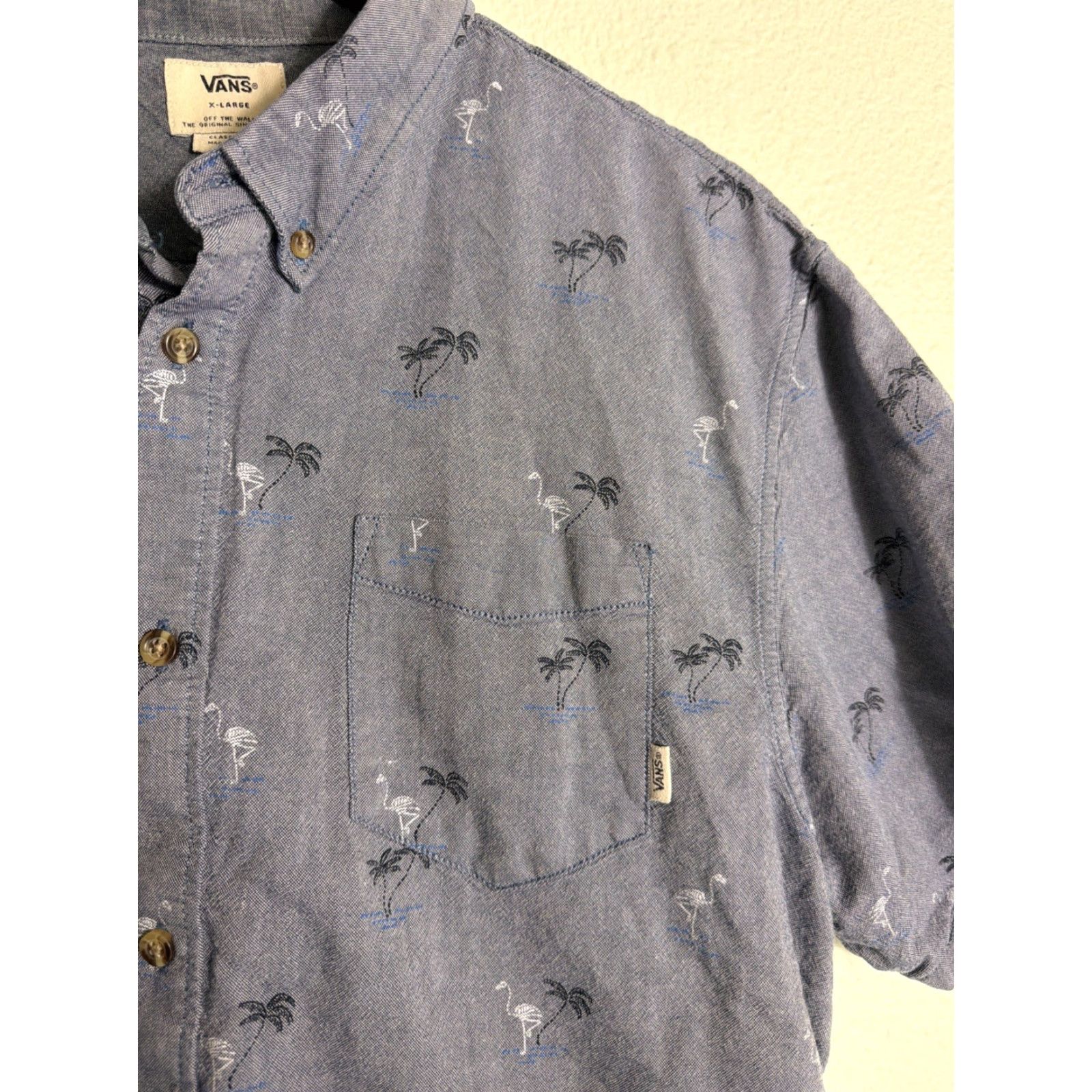 Vans VANS Palm Trees/Flamingo Chambray Button-Down Shirt Mens XL Blue Size US XL / EU 56 / 4 - 6 Thumbnail