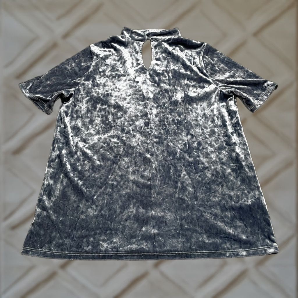 Velour Hummingbird Blouse Womens Medium Gray Shiny Velour V-Neck Short Sleeve Casual Top Regular Fit Size M / US 6-8 / IT 42-44 - 1 Thumbnail