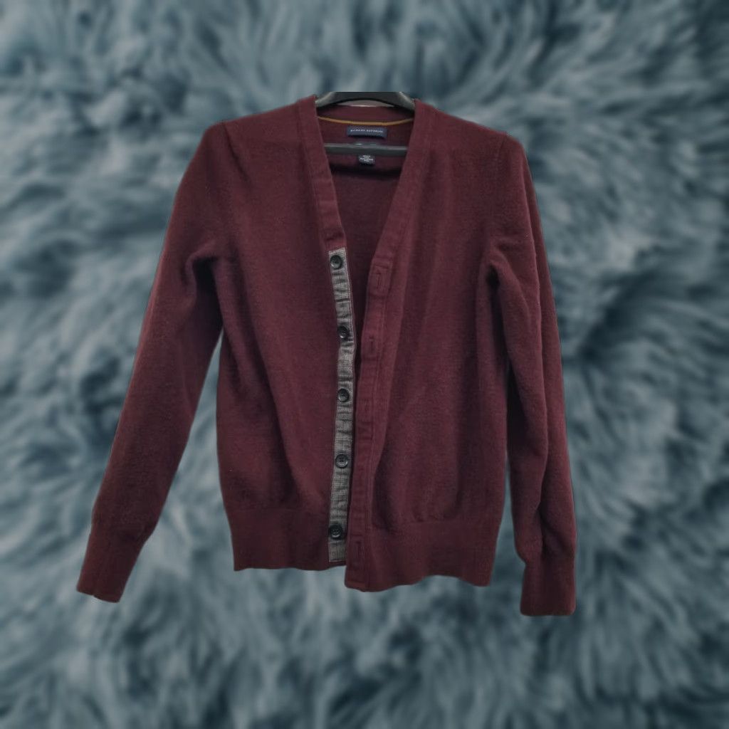 Banana Republic Banana Republic Sweater Women M Burgundy Long Sleeve Button Wool Cardigan 100% Wool Vintage N/A Size M / US 6-8 / IT 42-44 - 1 Thumbnail
