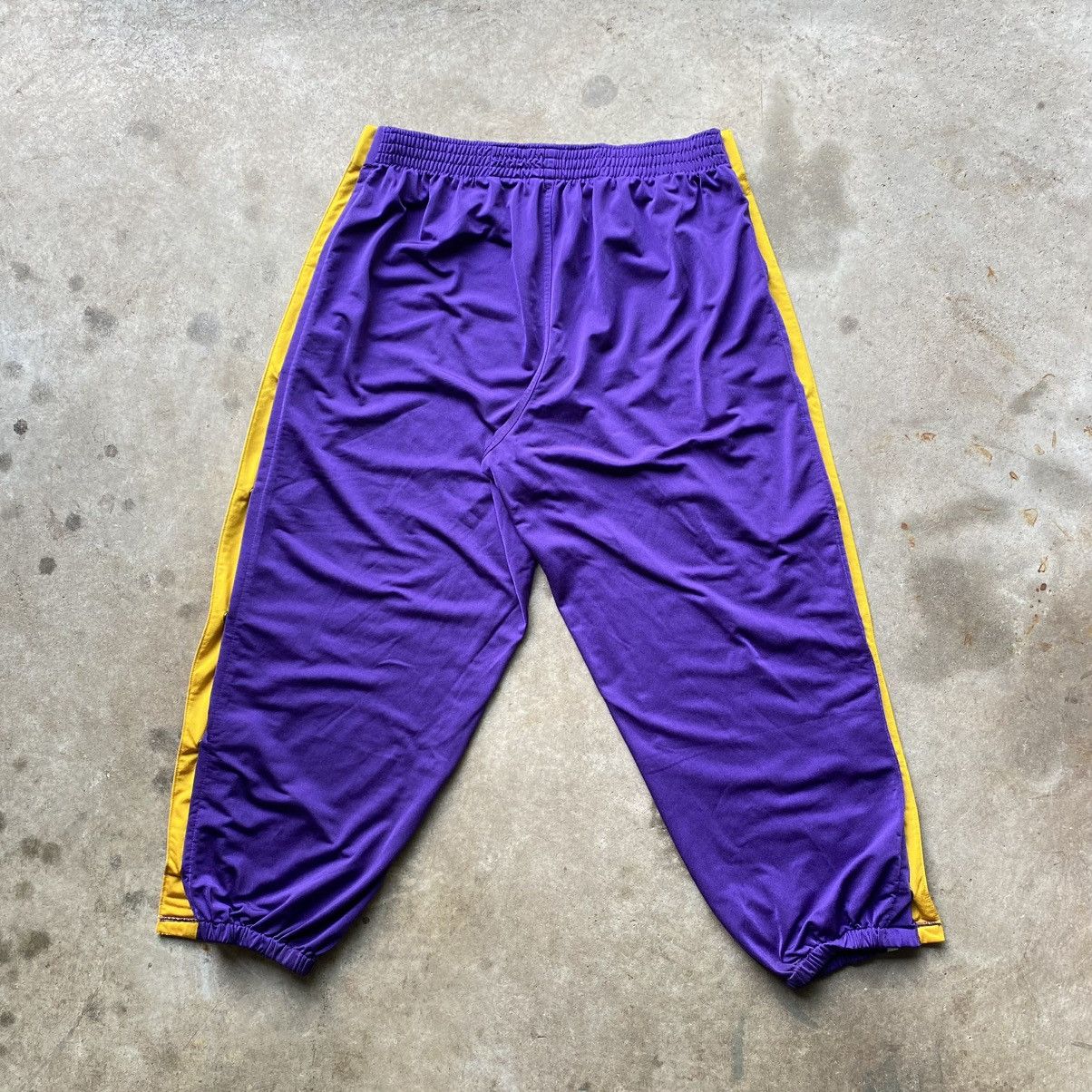 Nike vintage Y2K NIKE LA LAKERS NBA Break Away Kobe sweatpants Size US 36 / EU 52 - 7 Thumbnail