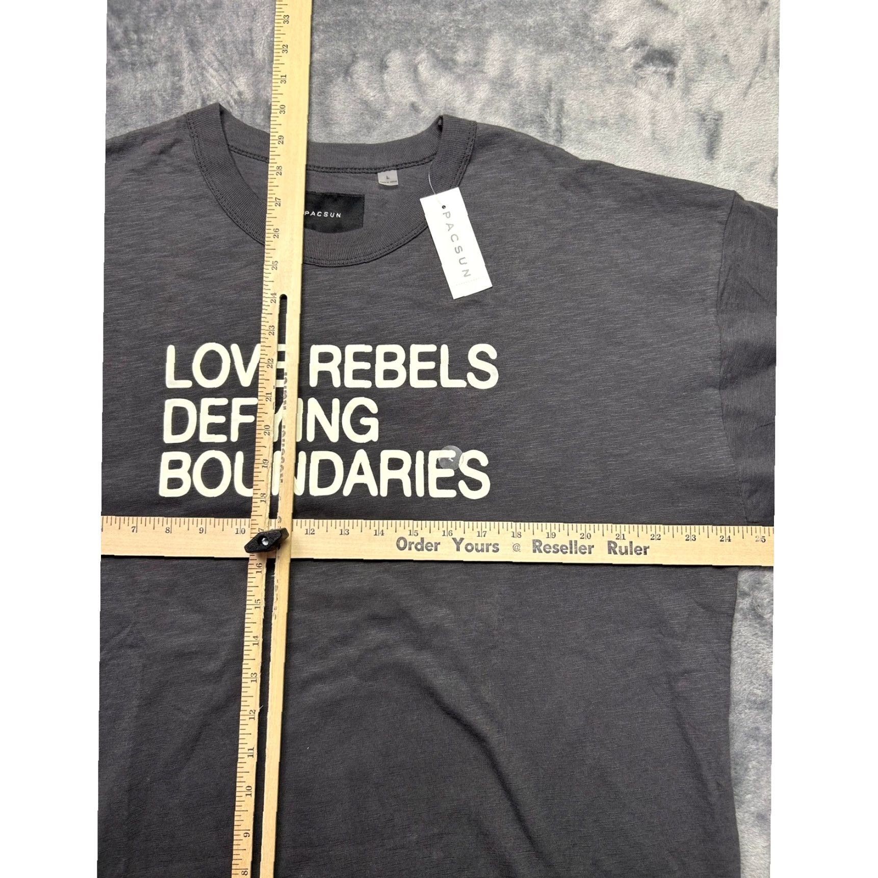 Pacsun PacSun T-Shirt Graphic Love Rebels Defying Boundaries Gray Short Sleeve Men L NWT Vintage? No Size US L / EU 52-54 / 3 - 4 Thumbnail