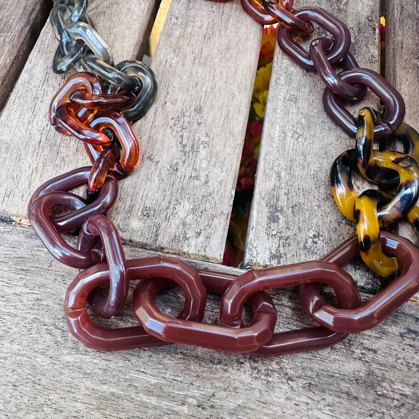 Banana Republic Banana Republic Multi-Tone Lucite Statement Necklace Size ONE SIZE - 2 Thumbnail
