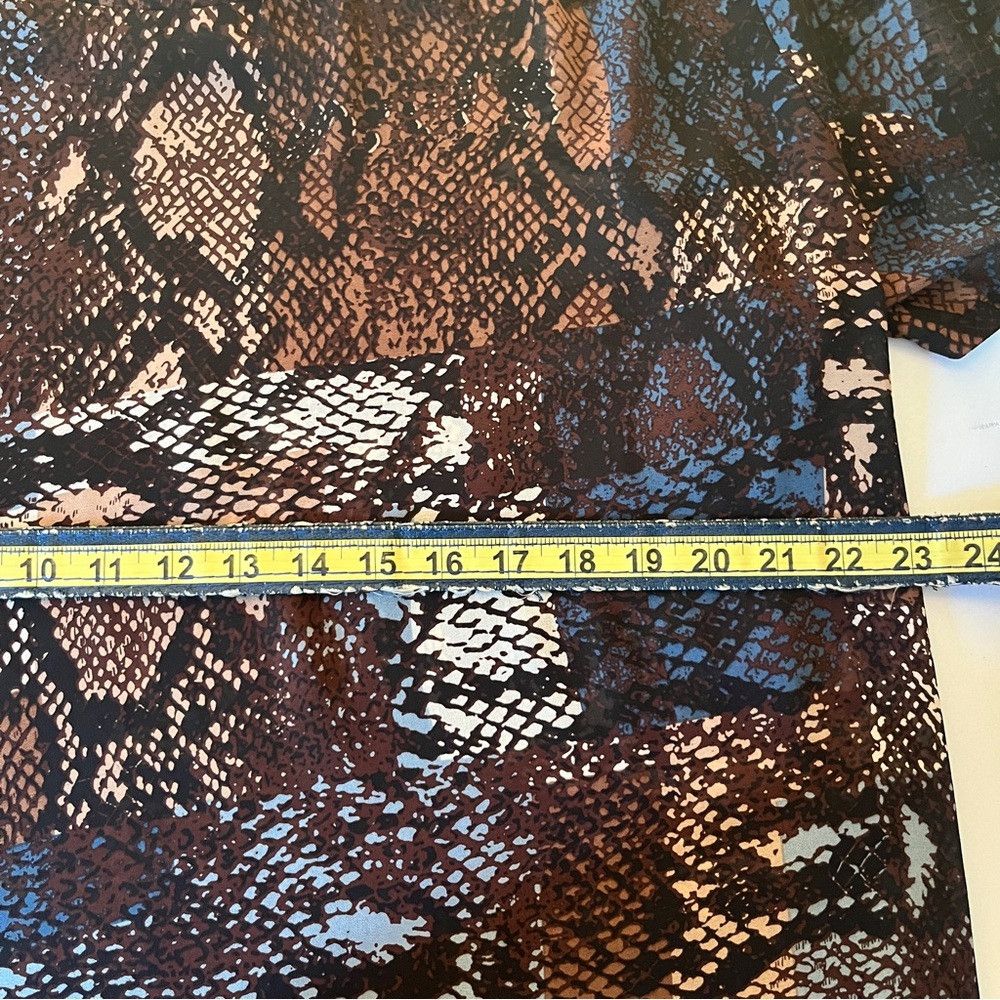 Designer Glamorous Silk Animal Snake Skin Print Blouse Medium 6 Size ONE SIZE - 6 Thumbnail