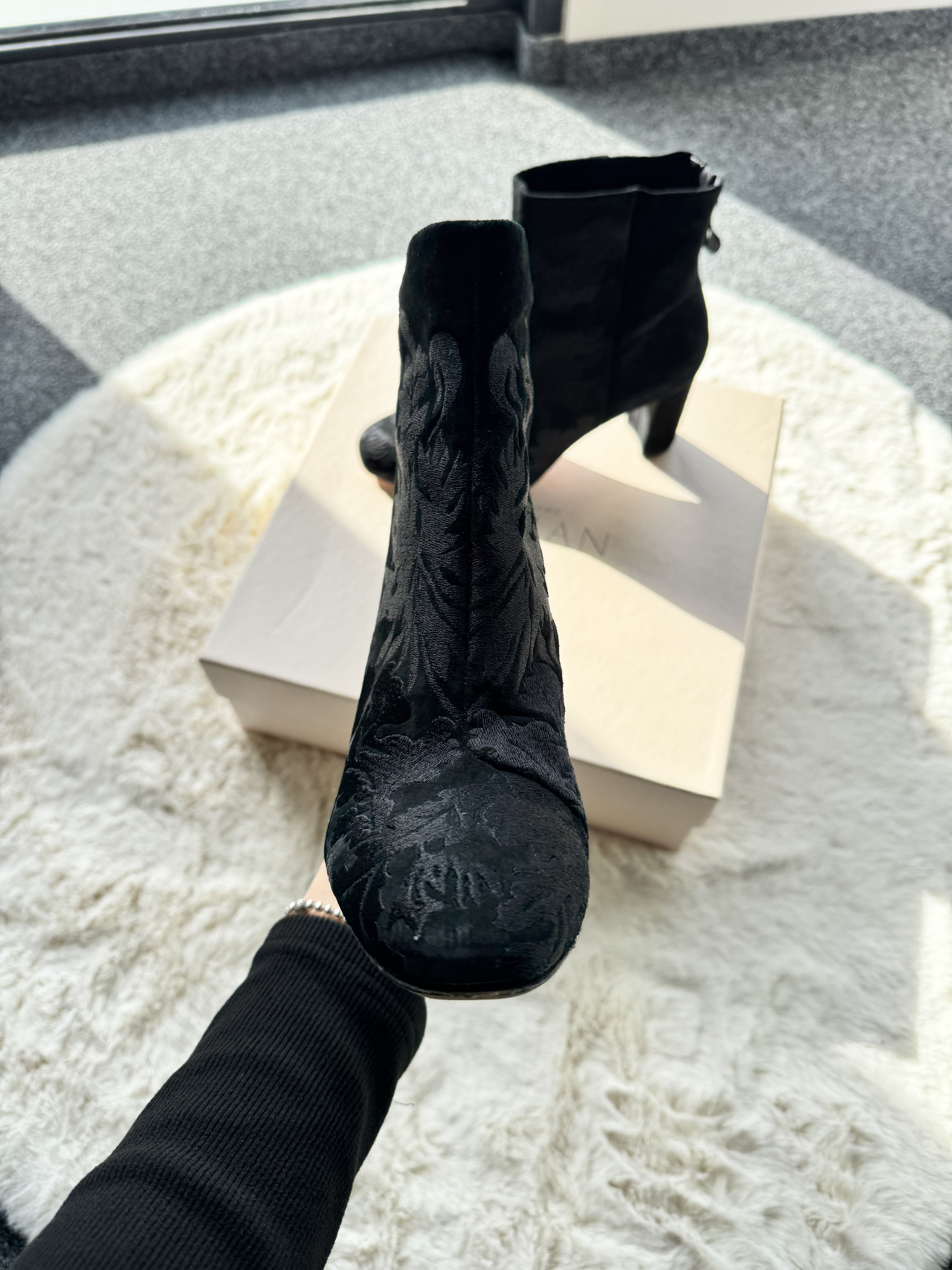 Alexandre Birman Alexandre Birman velvet black ankle boots block heels 38 Size US 8 / IT 38 - 8 Thumbnail
