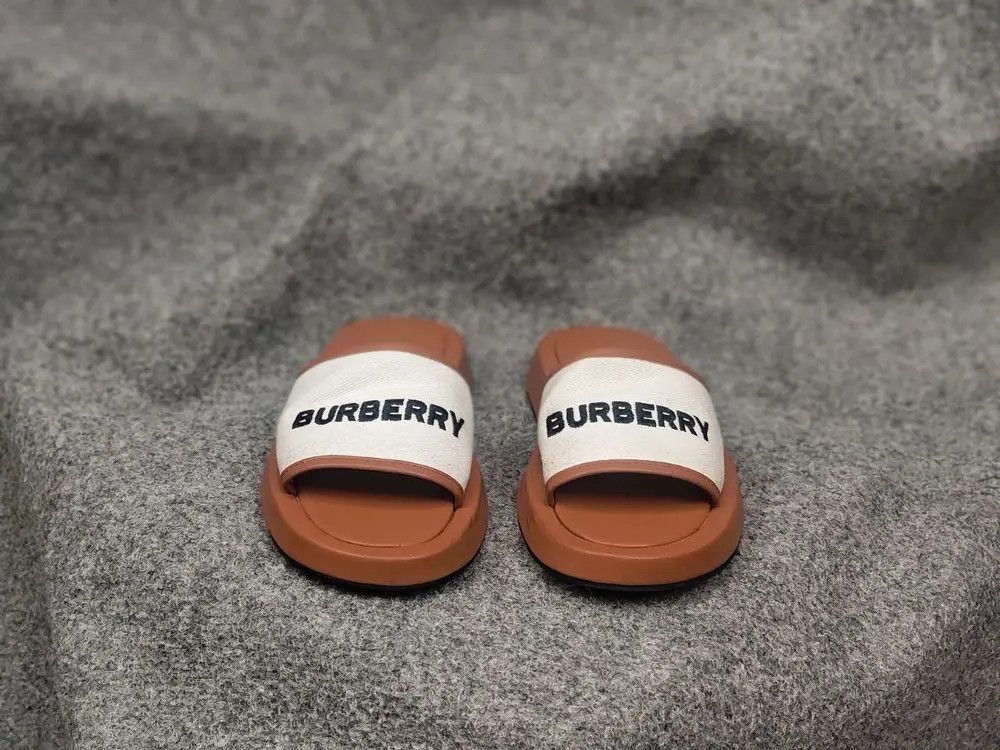 Burberry Burberry Buckingham Brown Logo Slides in Canvas & Leather Size US 9 / IT 39 - 2 Thumbnail