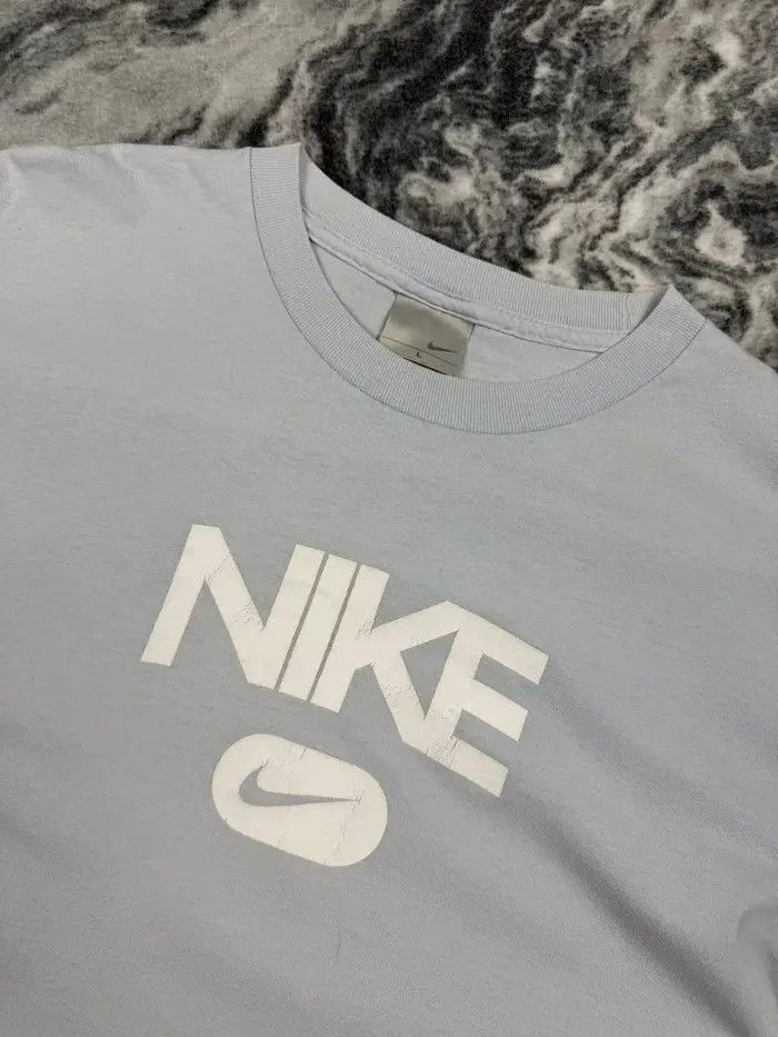 Nike Vintage Nike Big Logo T-Shirt 00s Swoosh Size US L / EU 52-54 / 3 - 2 Thumbnail
