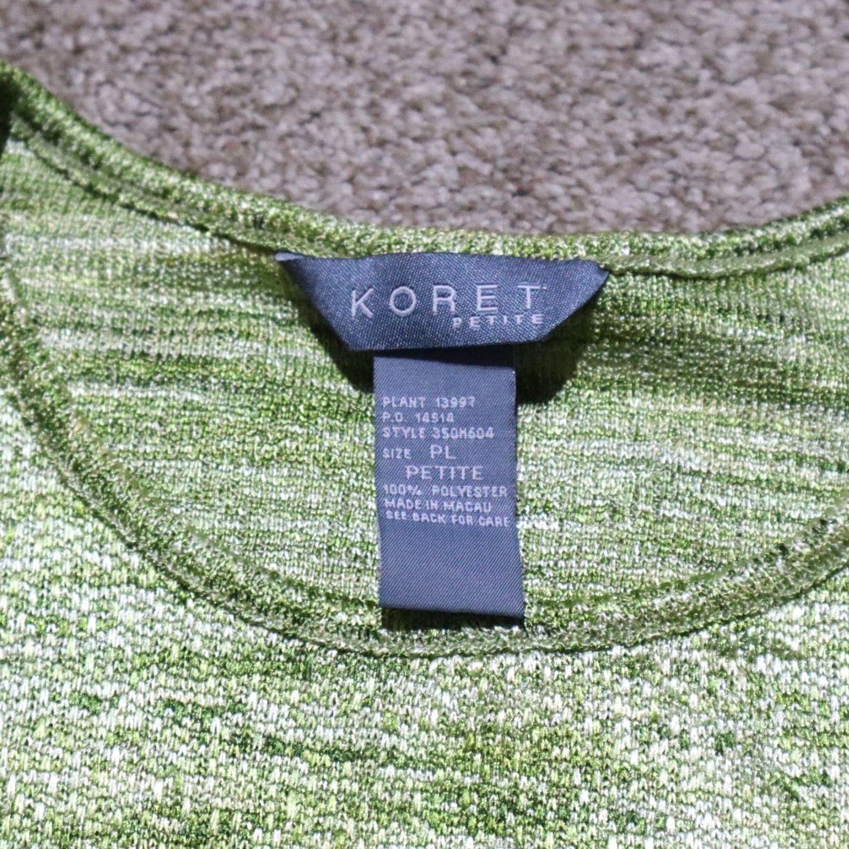 Vintage KORET Shirt Top Green Blouse Shiny 3/4 Sleeve Women's Petite Large Size S Polyester/Spandex Career Knit Pullover/On Green/Blue Multi Size S / US 4 / IT 40 - 2 Thumbnail