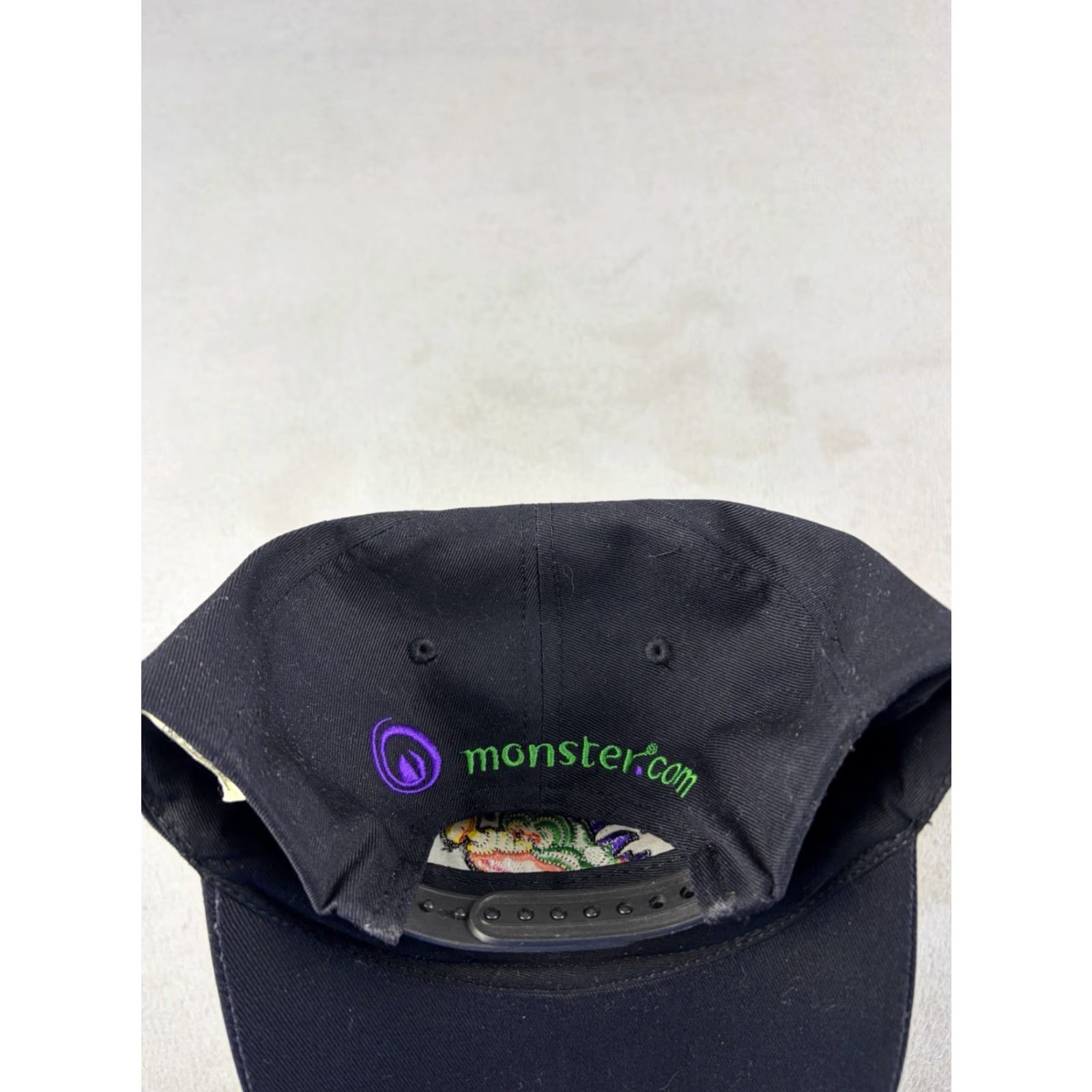 Vintage VINTAGE Monster Hat SnapBack Cap Black Embroidered Creature Logo 90s Men's One Size Adjustable Cotton Twill Cap Size ONE SIZE - 4 Thumbnail