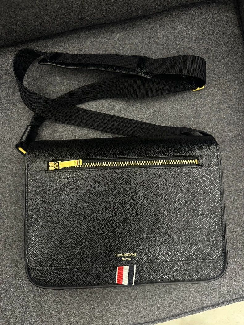 Thom Browne Thom Browne Ox leather pebble embossing reporter bag Size ONE SIZE - 1 Thumbnail