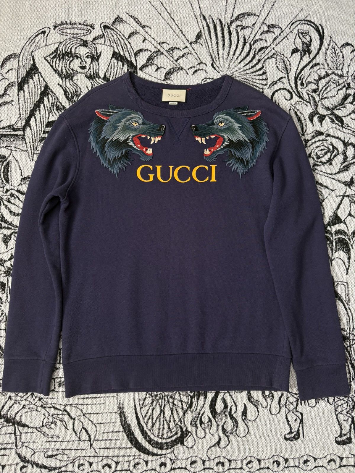 WOLF HEAD APPLIQUÉ SWEATSHIRT