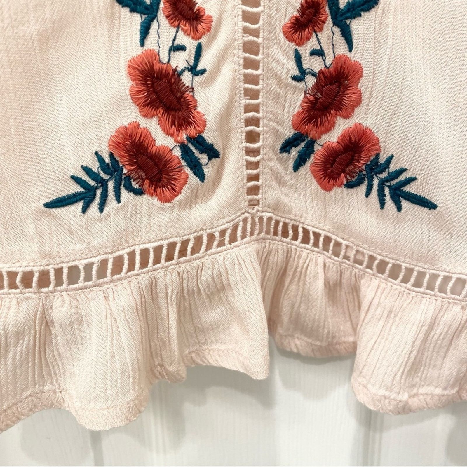 Guess Guess Cold Shoulder Embroidered Shirt XS Size XS / US 0-2 / IT 36-38 - 8 Thumbnail