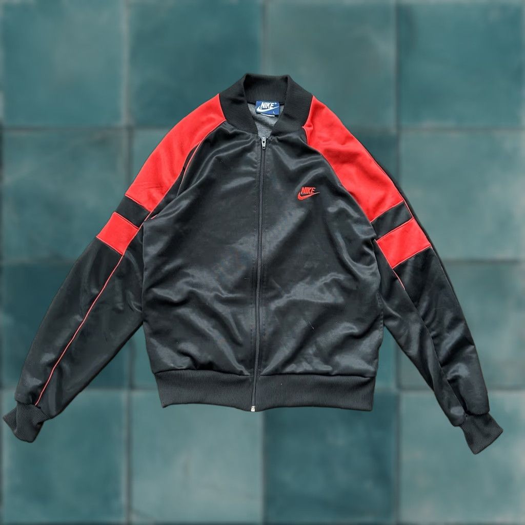 Nike VINTAGE Nike Air Jordan Jacket L Black Red Japan 80s Track jacket Mens Size L Bred Chicago Rare Size US L / EU 52-54 / 3 - 1 Thumbnail