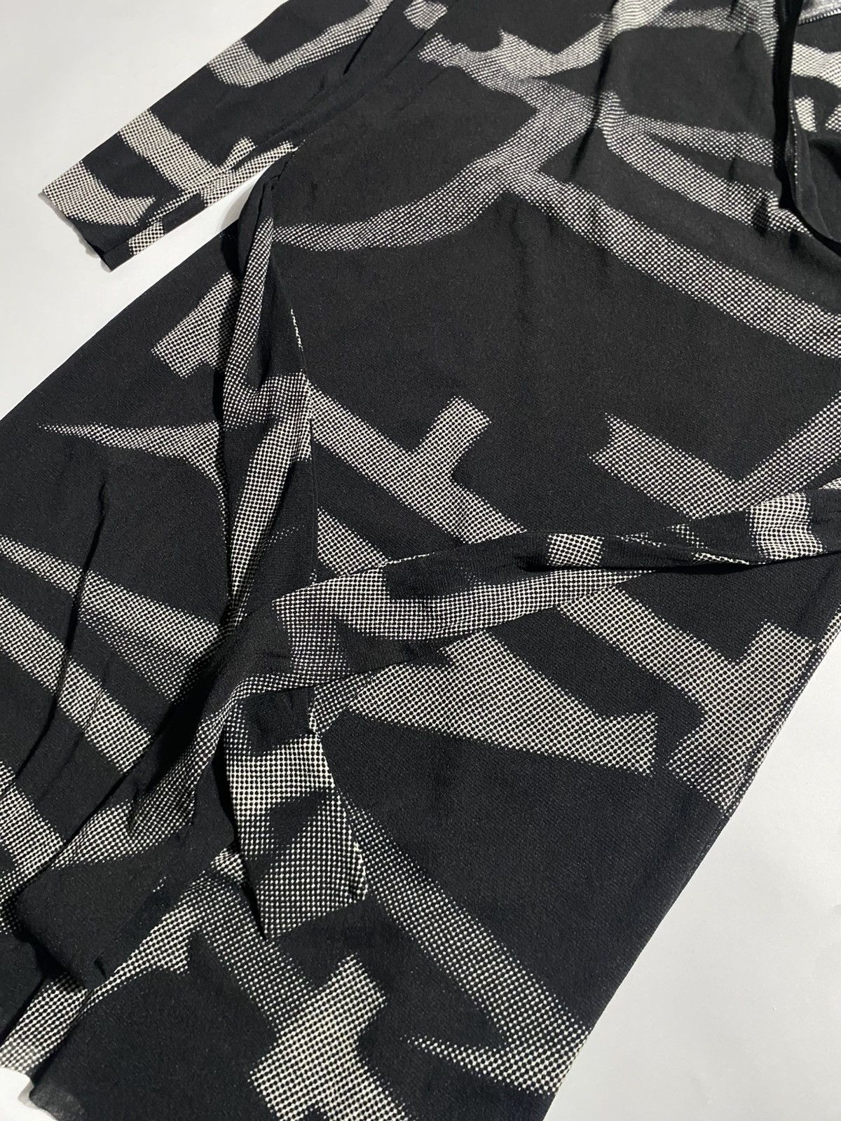 Vivienne Tam RUNWAY VIVIENNE TAM FALL 2013 ABSTRACT PRINTED MESH DRESS Size S / US 4 / IT 40 - 4 Thumbnail