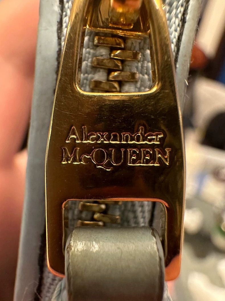Alexander McQueen Alexander Mcqueen Crocodile Leather Card Bag 2504-Nextarrow Size ONE SIZE - 6 Thumbnail
