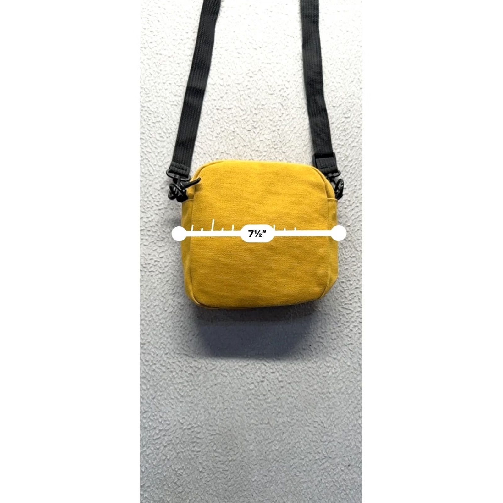 Vintage Yellow Canvas Crossbody Bag Shark Graphic & Adjustable Strap Womens 6.5" Canvas Exterior Zippered Pocket 9708 Size ONE SIZE - 7 Thumbnail