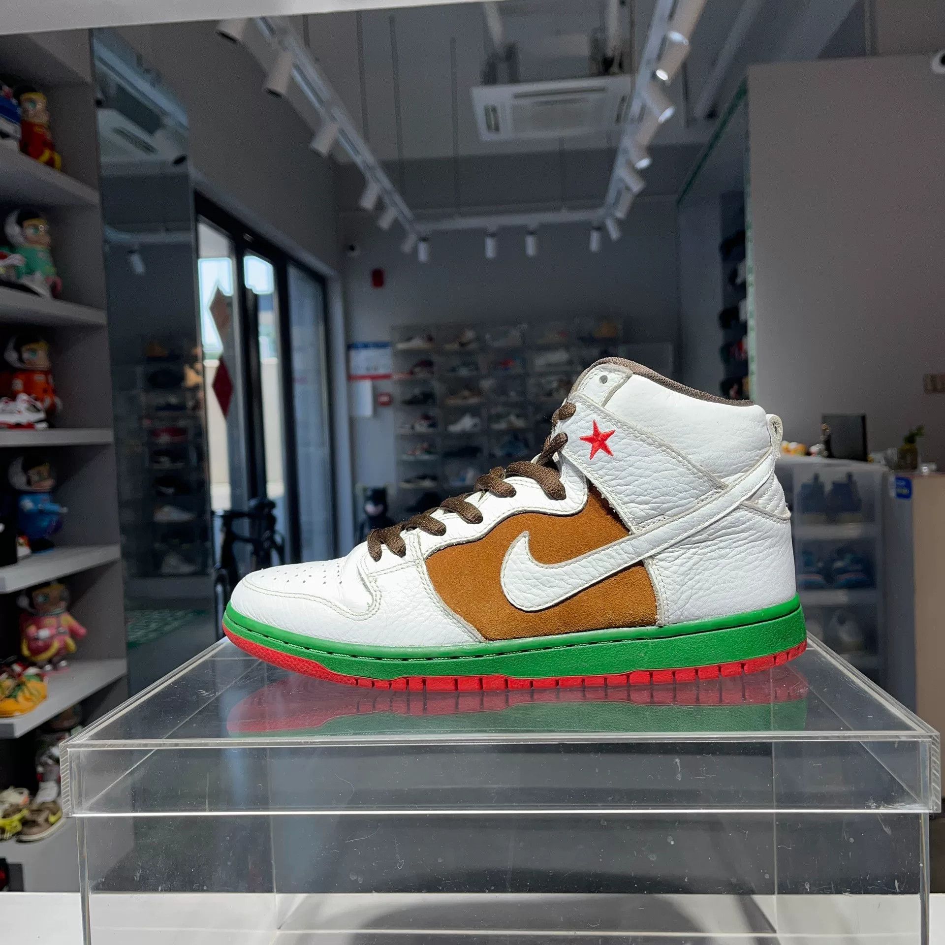 Nike Nike DUNK Lowtop Sneakers 10 Men Size US 10 / EU 43 - 1 Thumbnail