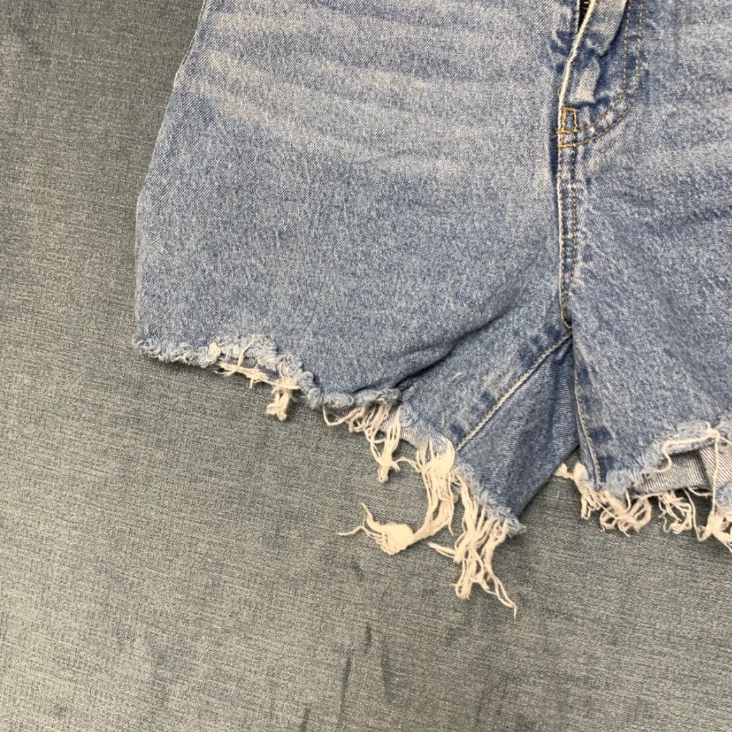H&M H&M Cut-Off Shorts Womens 2 Blue Denim Cotton Stretch Frayed Hem Streetwear Shorts Womens 2 Blue Denim Cotton Stretch Frayed Hem Streetwear Size 26" / US 2 / IT 38 - 3 Thumbnail
