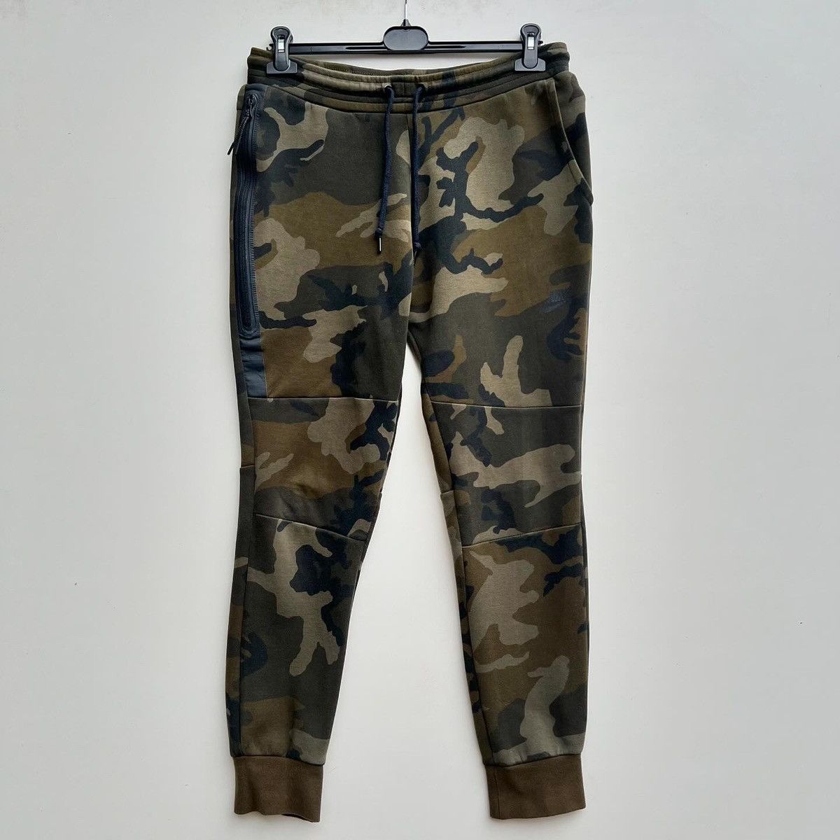 Nike tech fleece pants camo